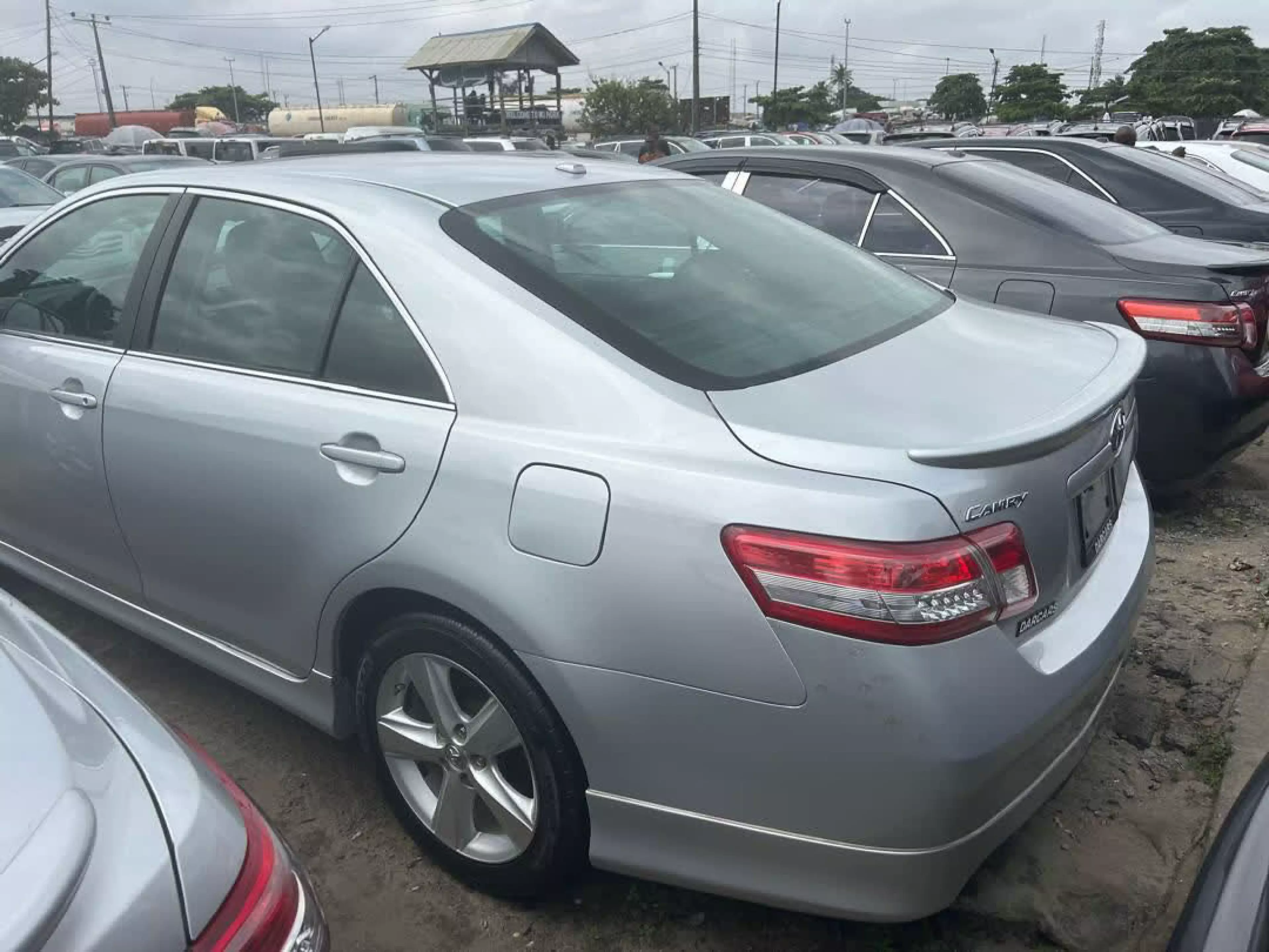 Toyota Camry   - 2010