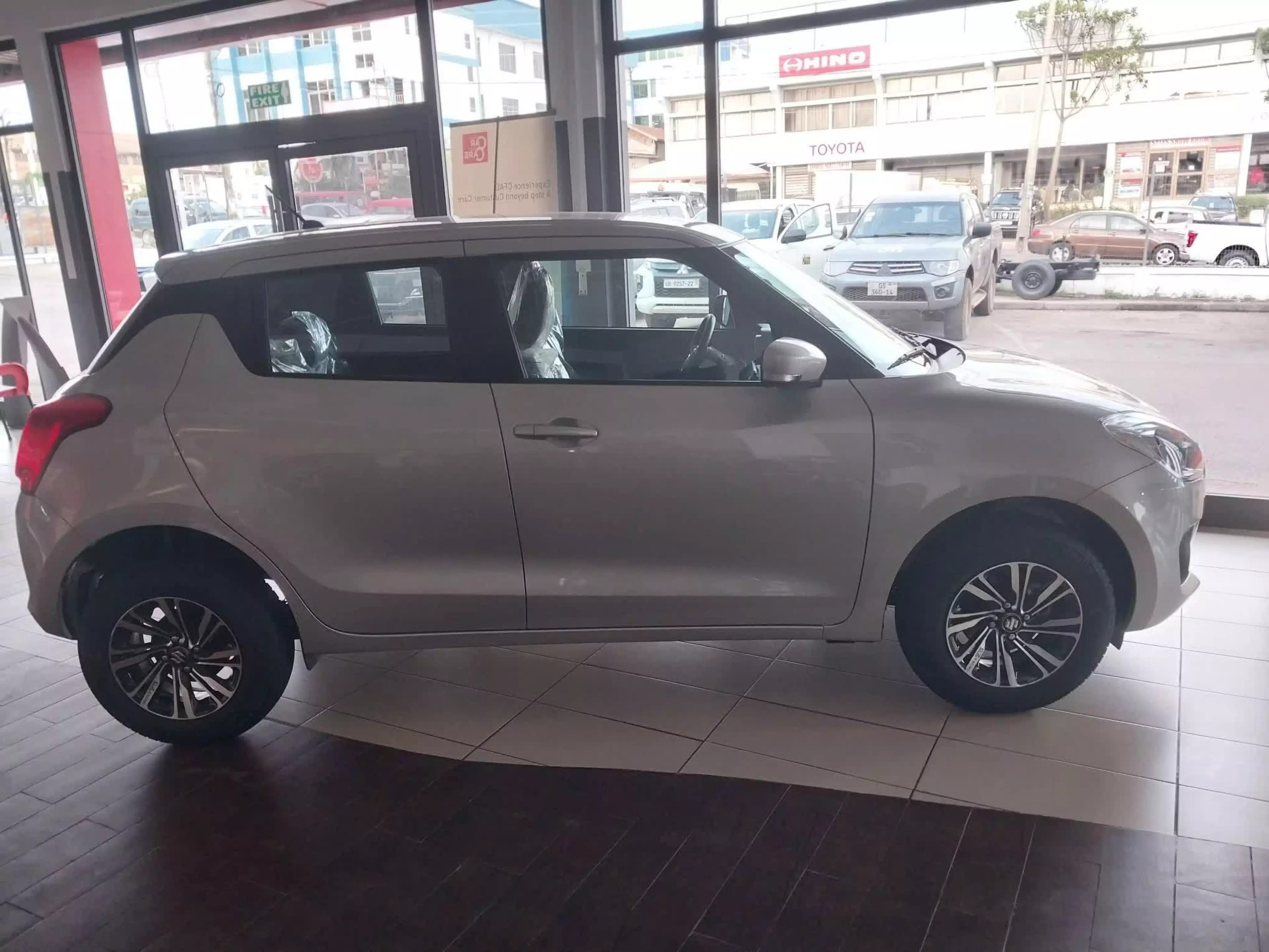 SUZUKI Swift GLX   - 2023