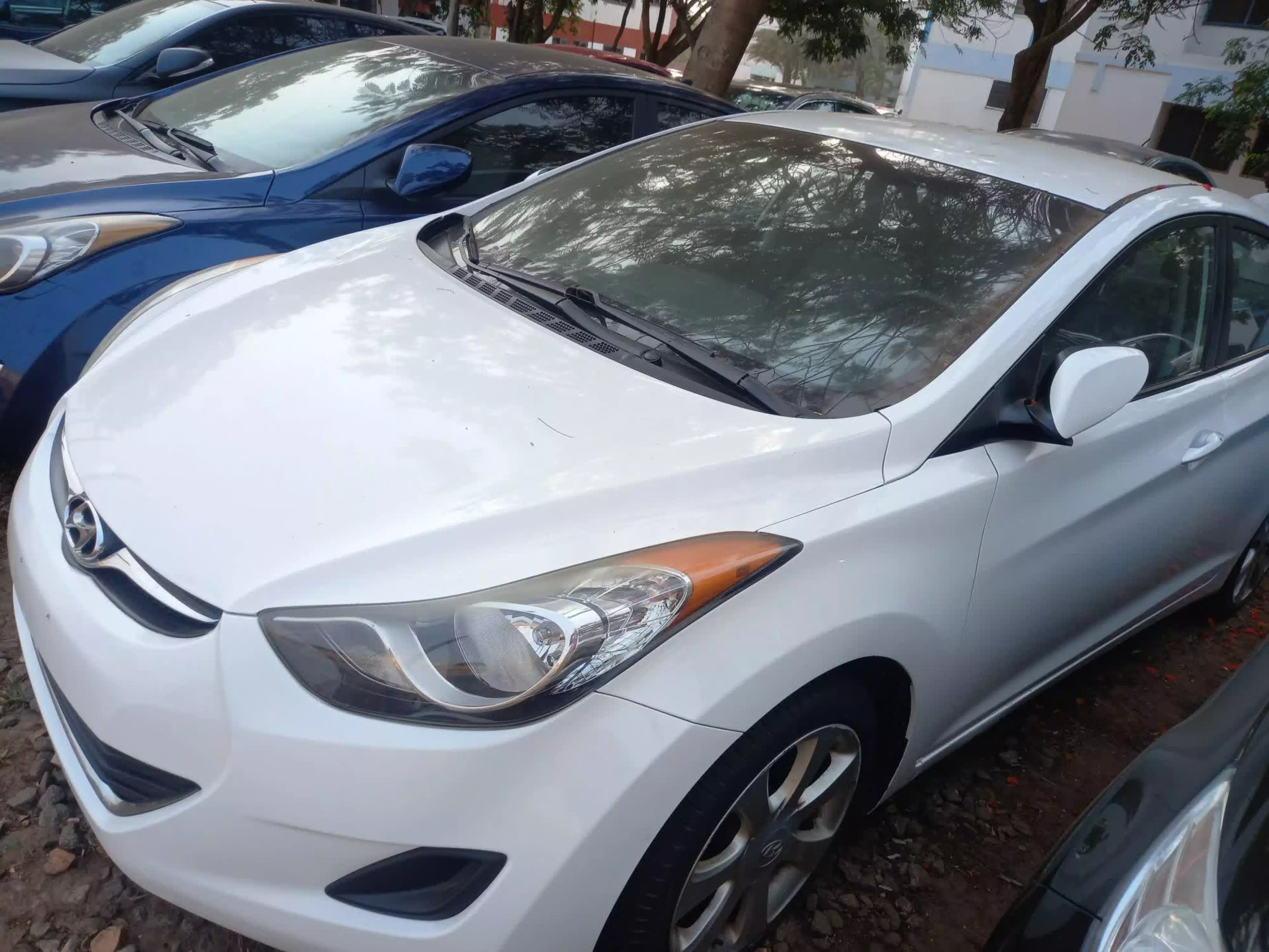 Hyundai Elantra - 2012