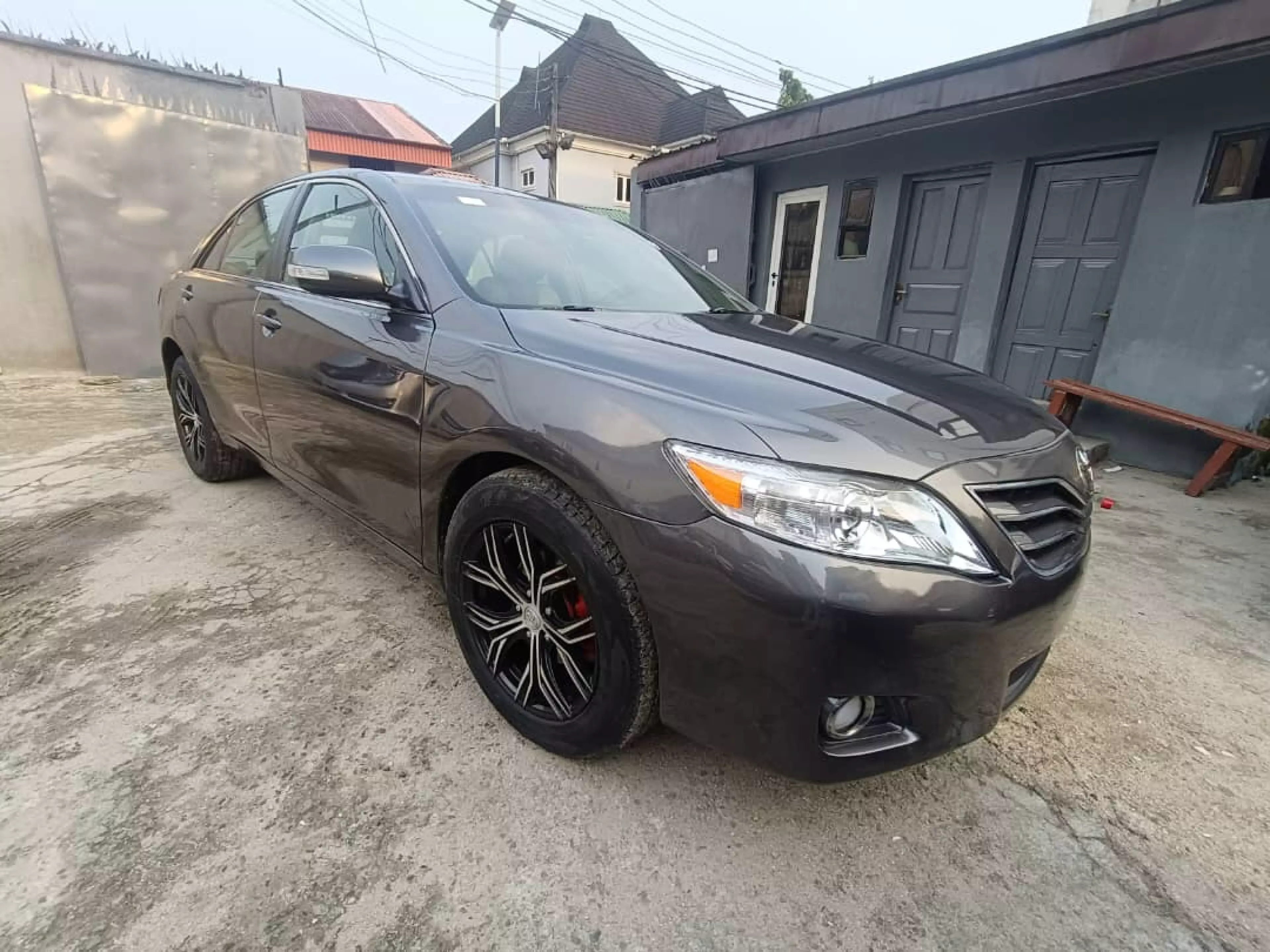 Toyota Camry   - 2010