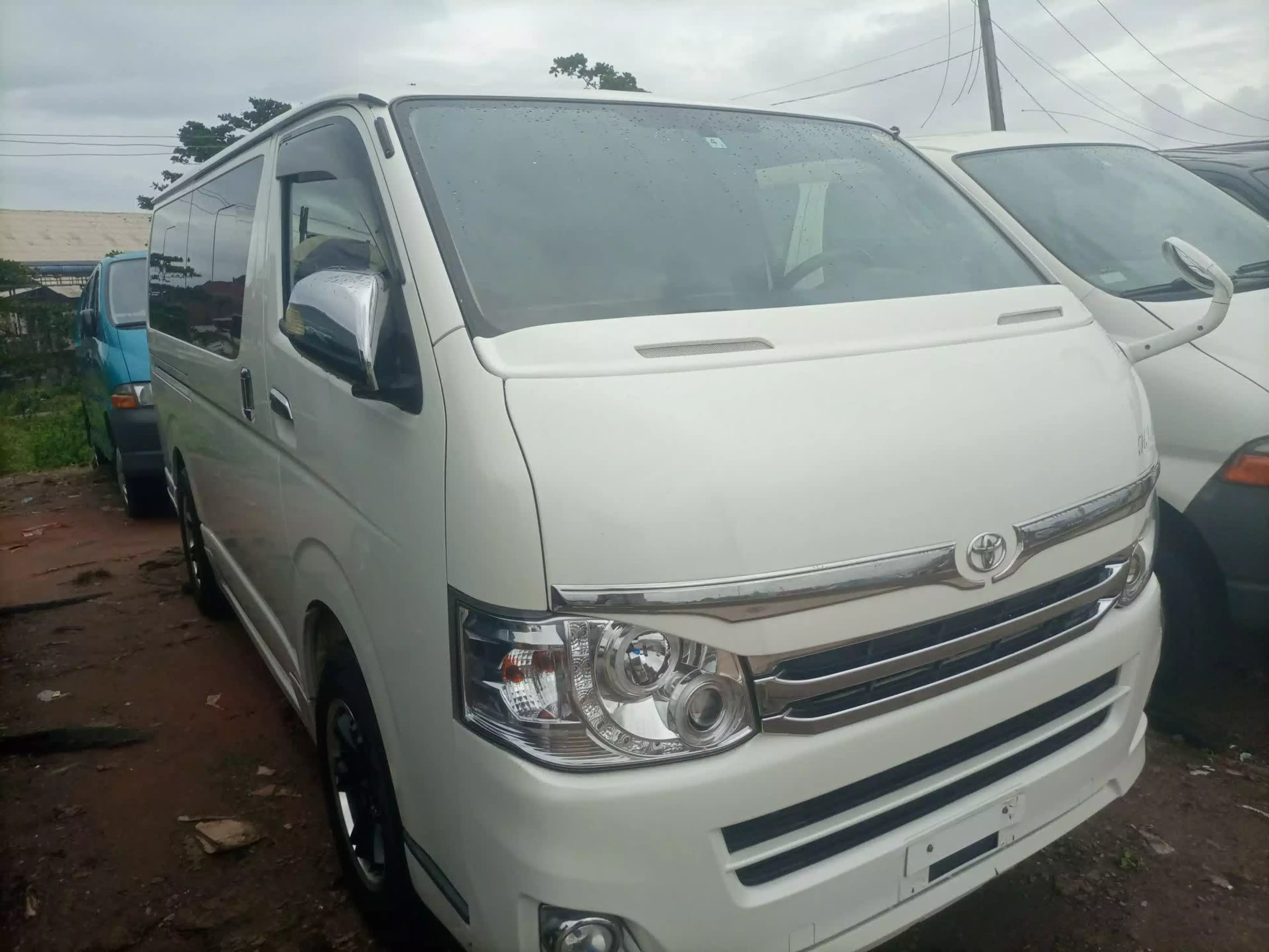 Toyota Hiace - 2010