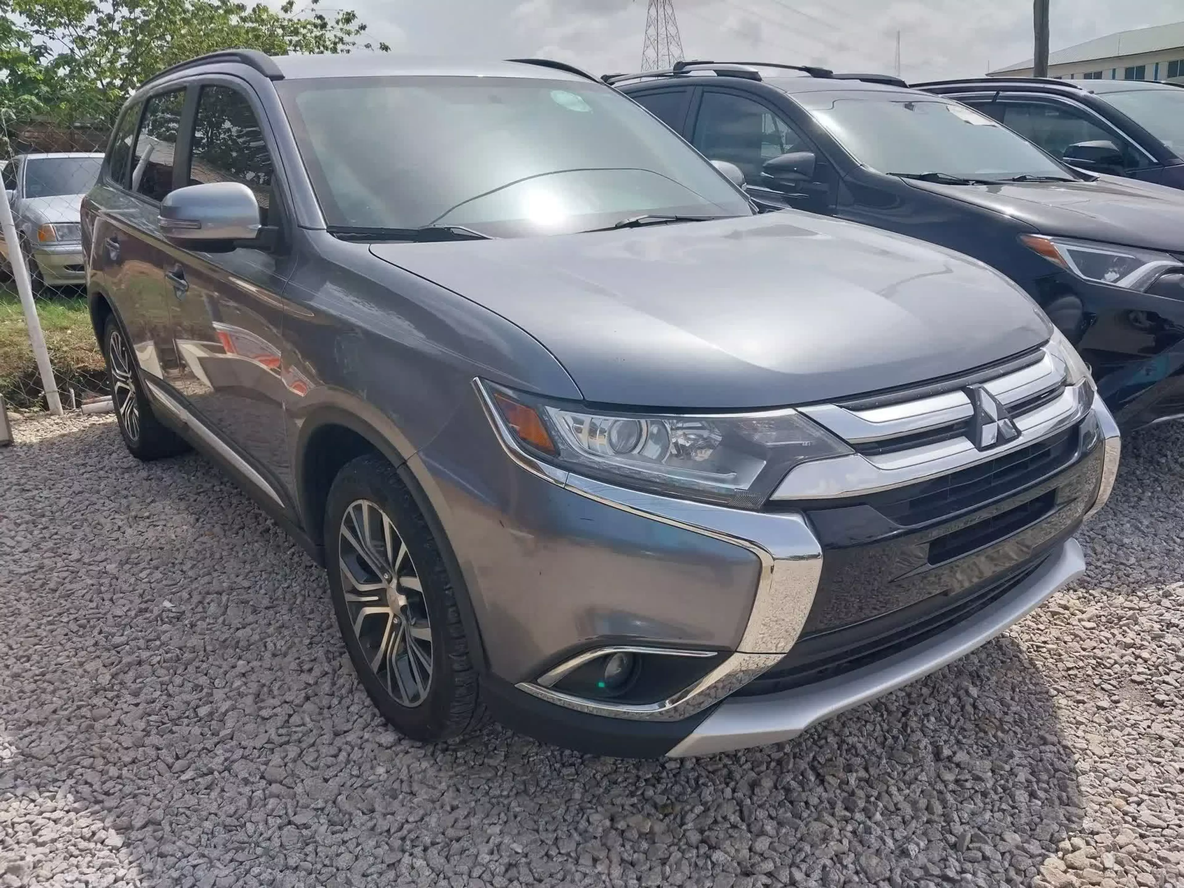 Mitsubishi OUTLANDER   - 2017