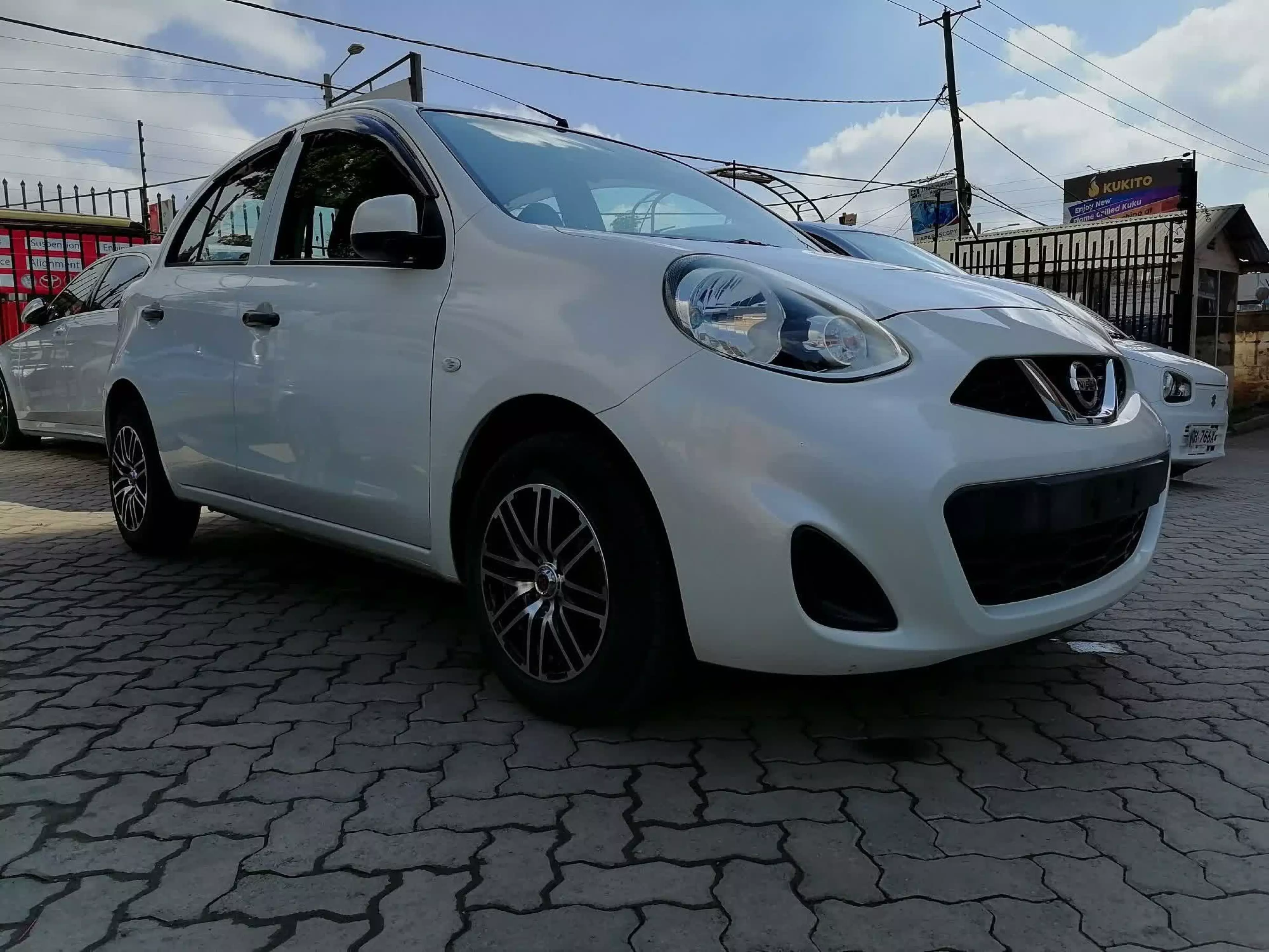 Nissan March - 2015