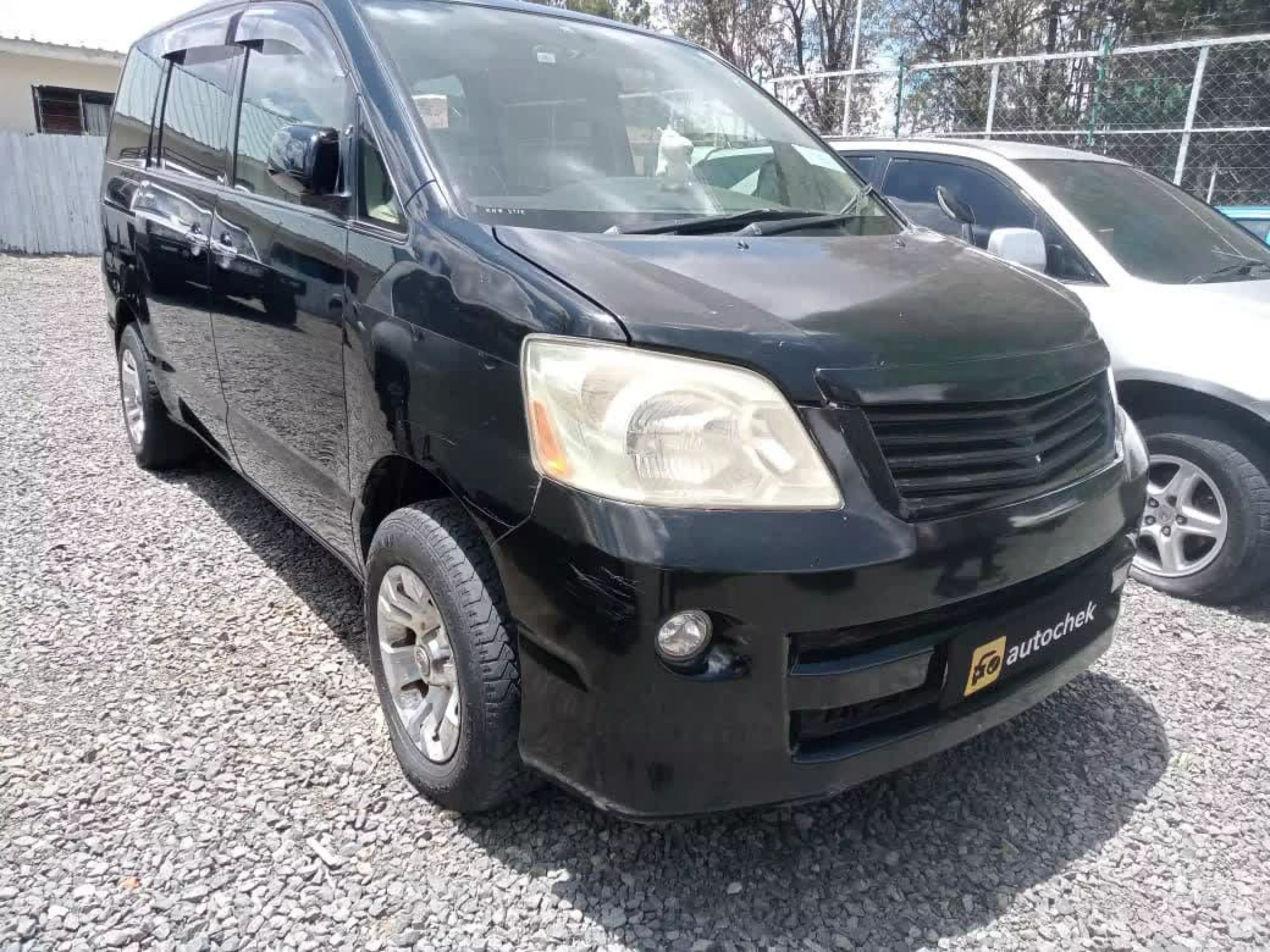 Toyota Noah - 2006