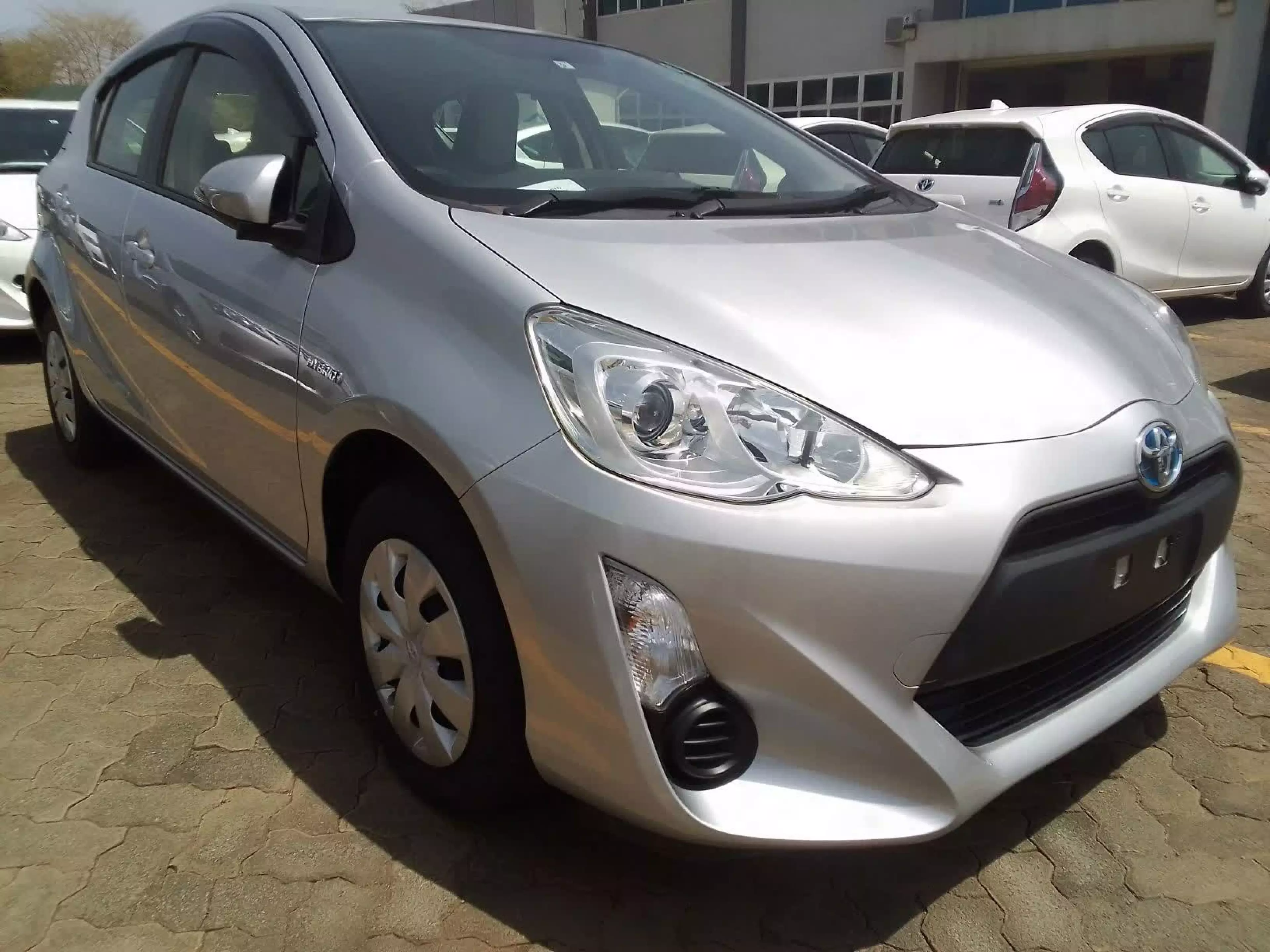 Toyota Aqua Hybrid - 2015