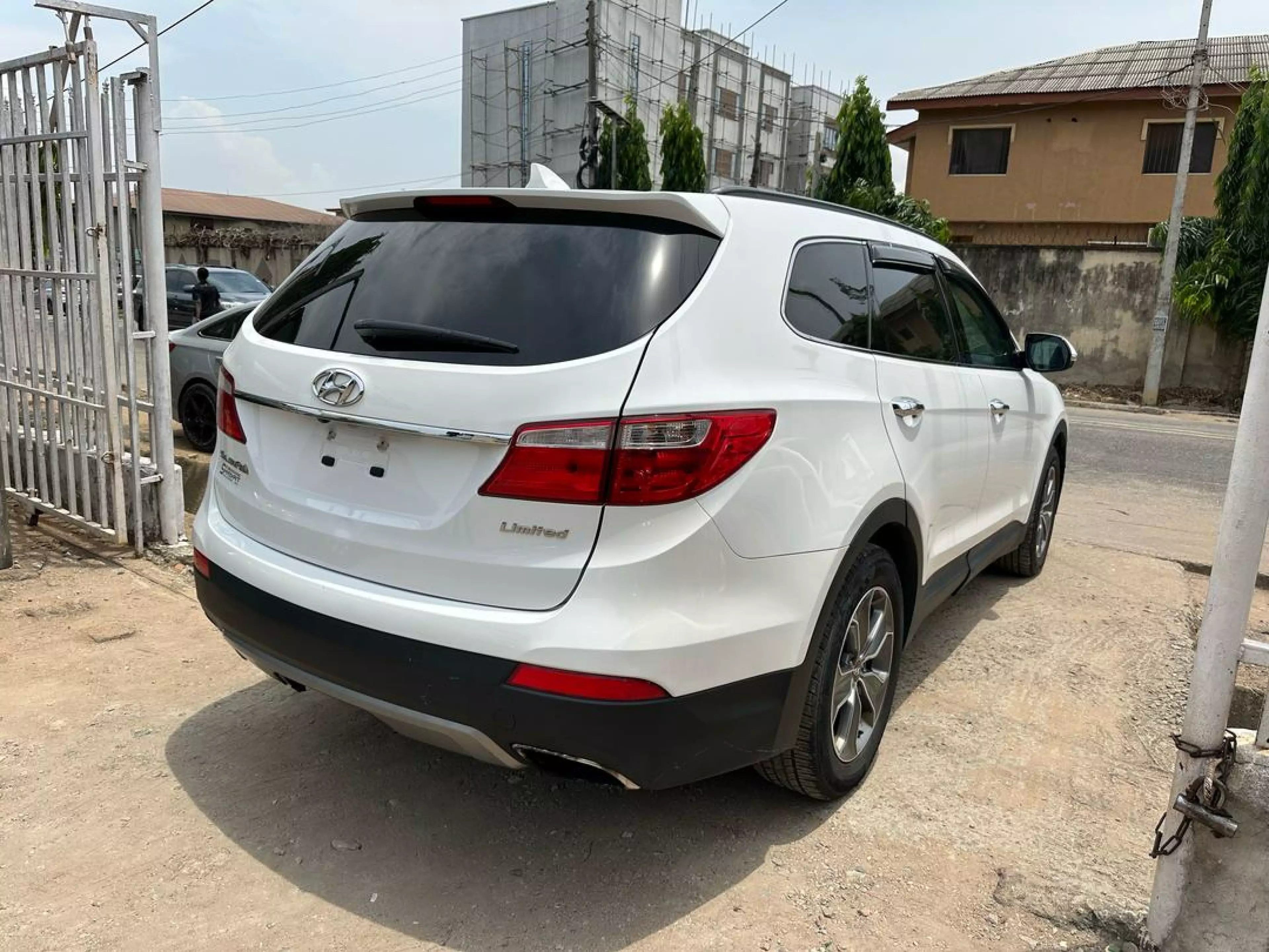 Hyundai Santa Fe   - 2014