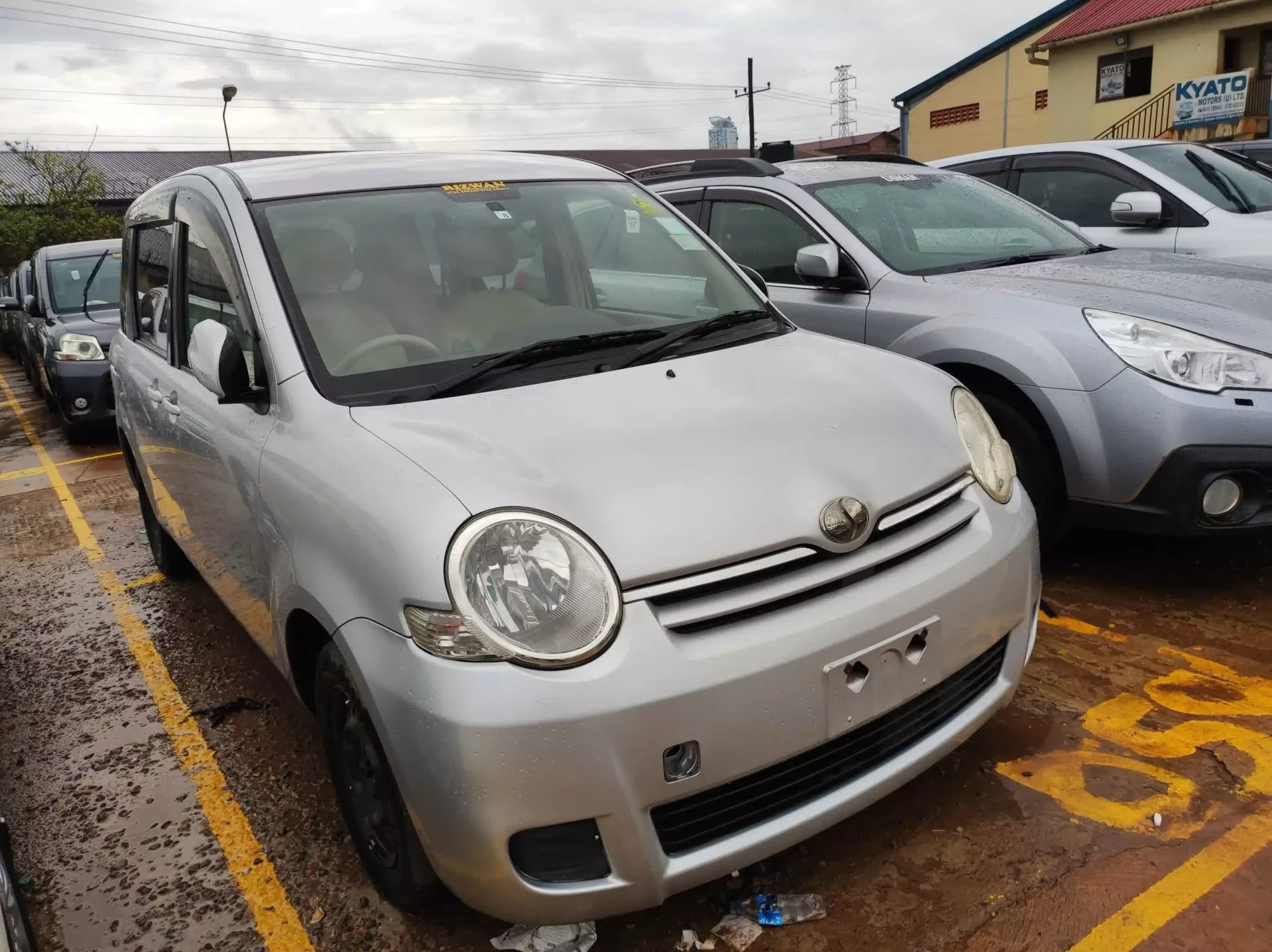 Toyota Sienta - 2009