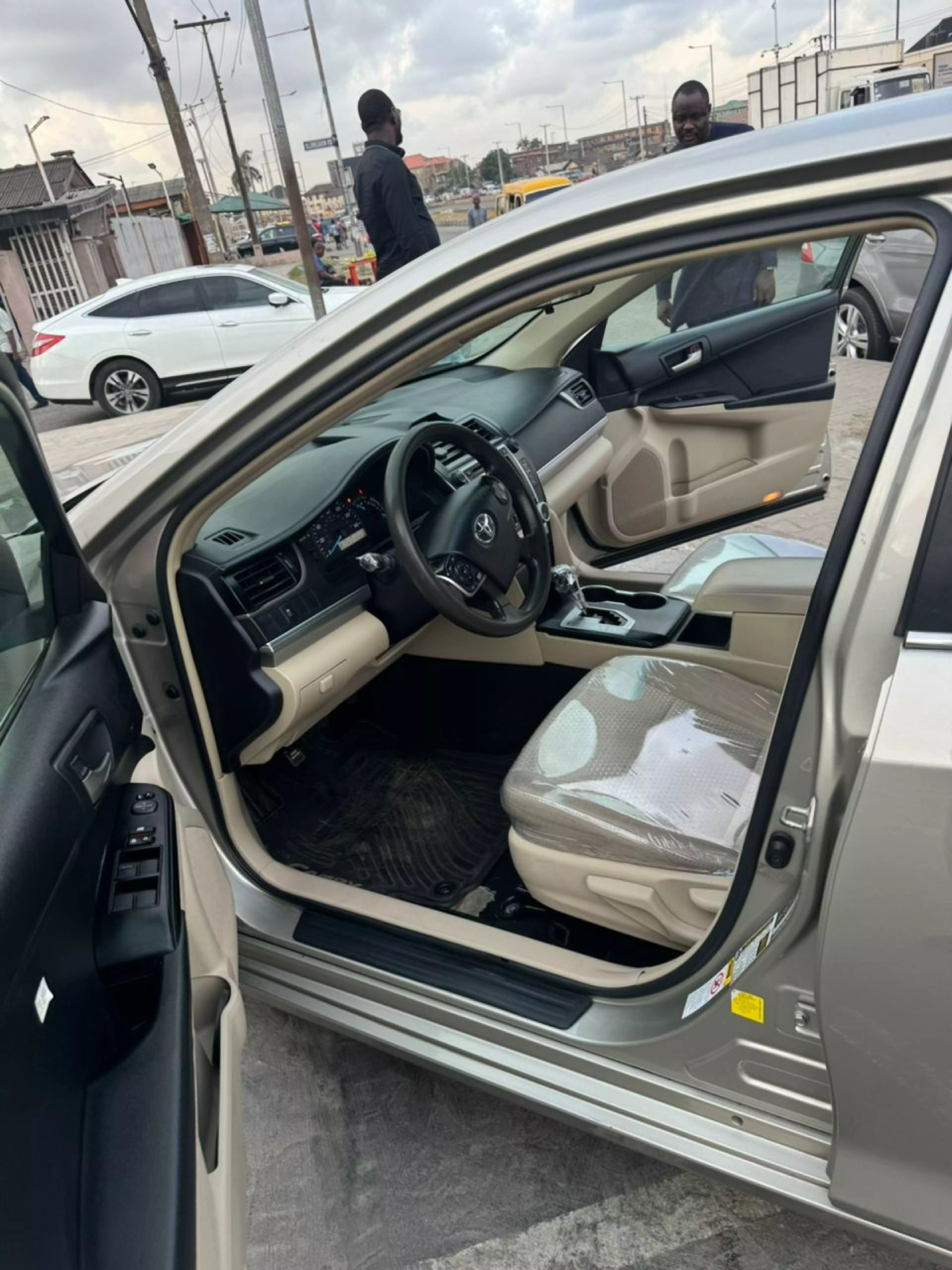 Toyota Camry   - 2014