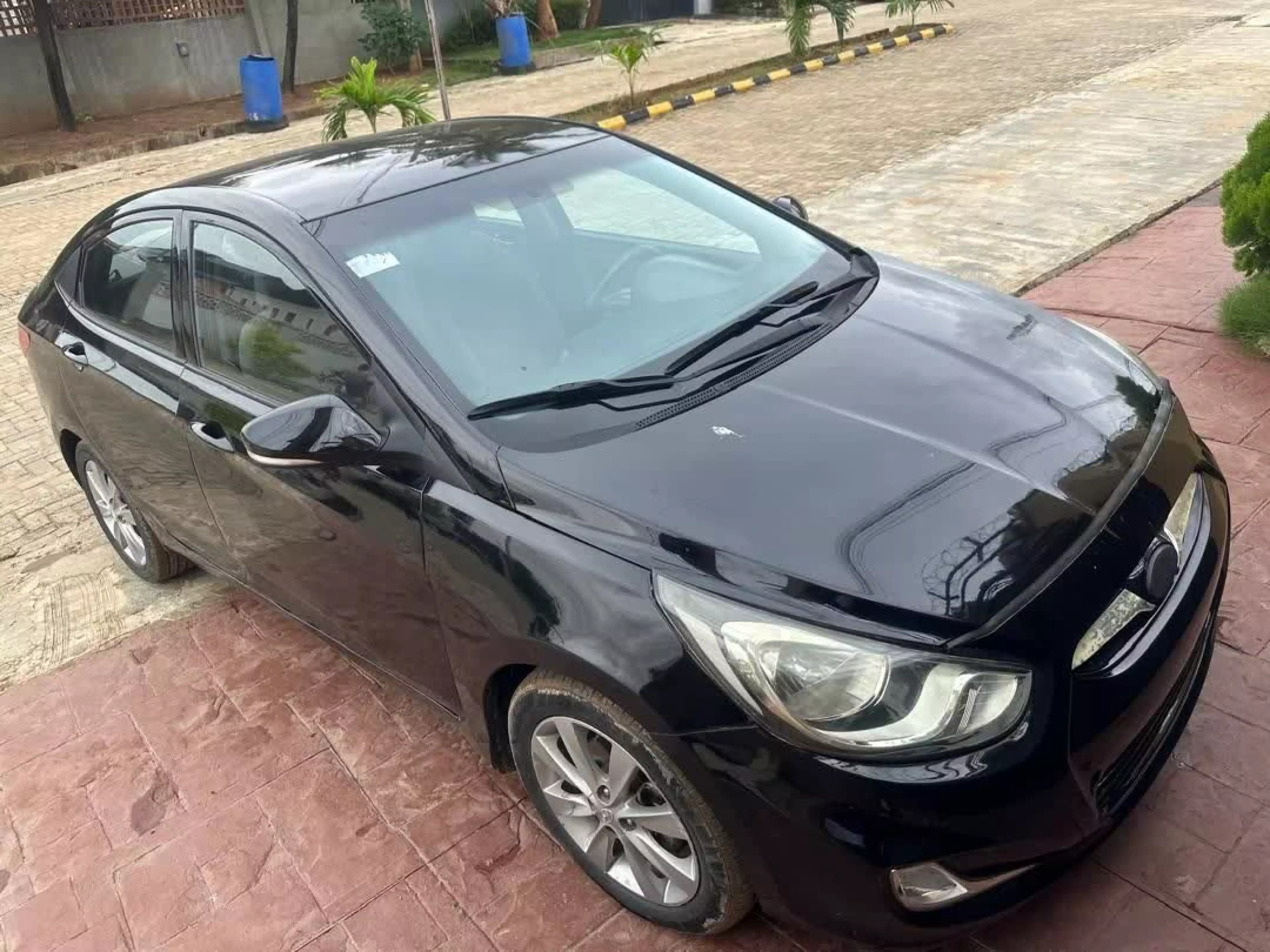 Hyundai Accent - 2011