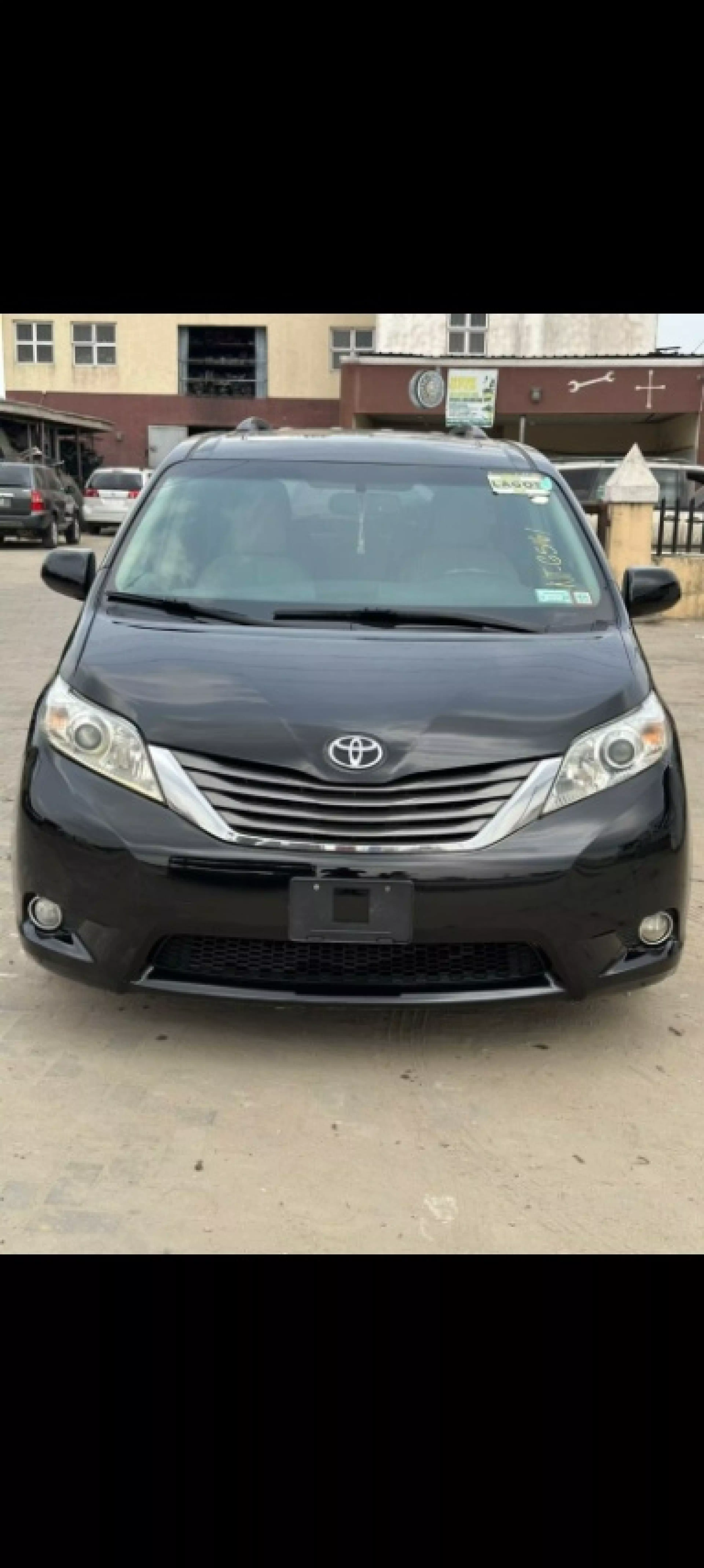 Toyota Sienna - 2011