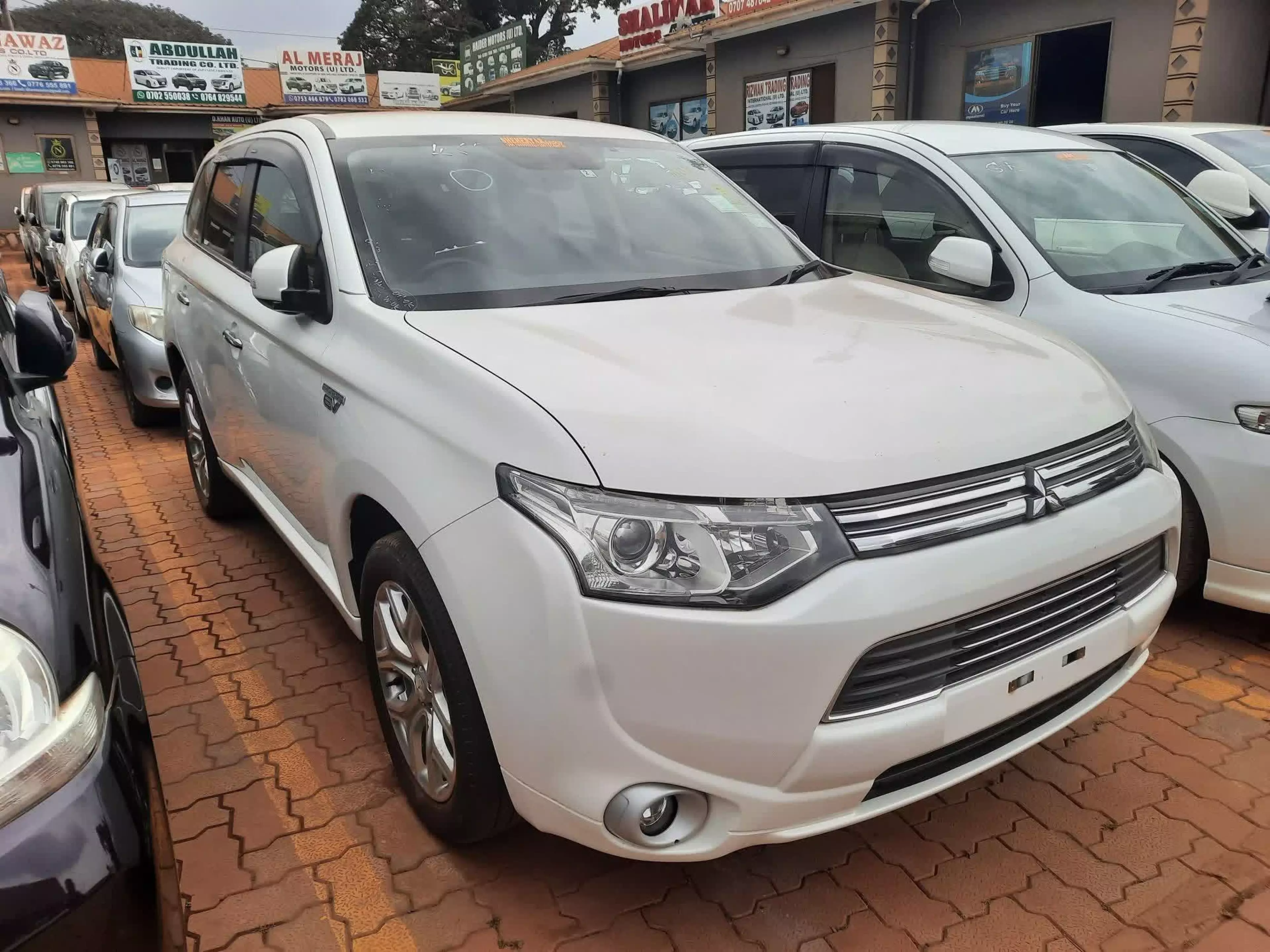 Mitsubishi Outlander hybrid  - 2015