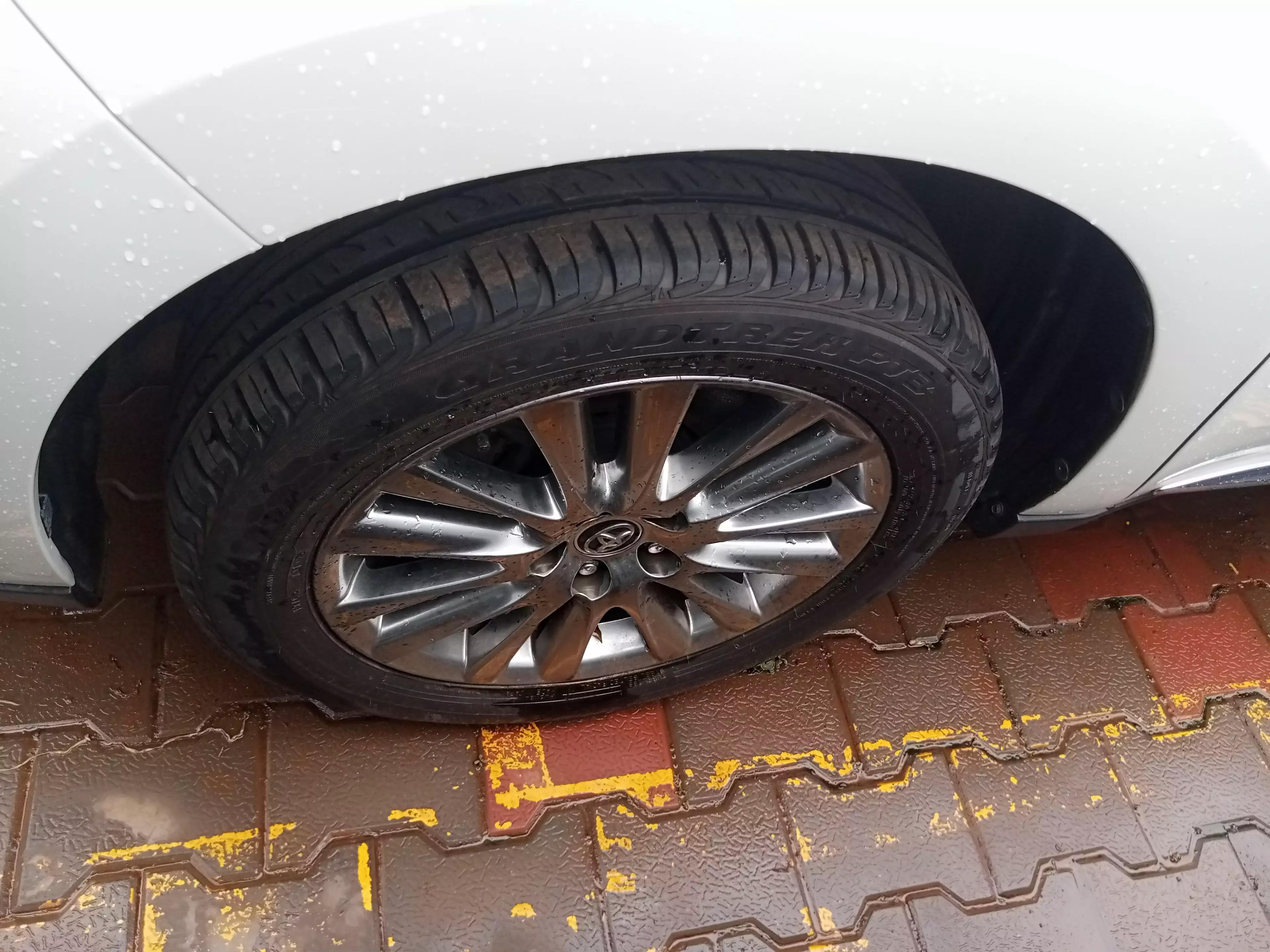 Toyota Harrier   - 2016