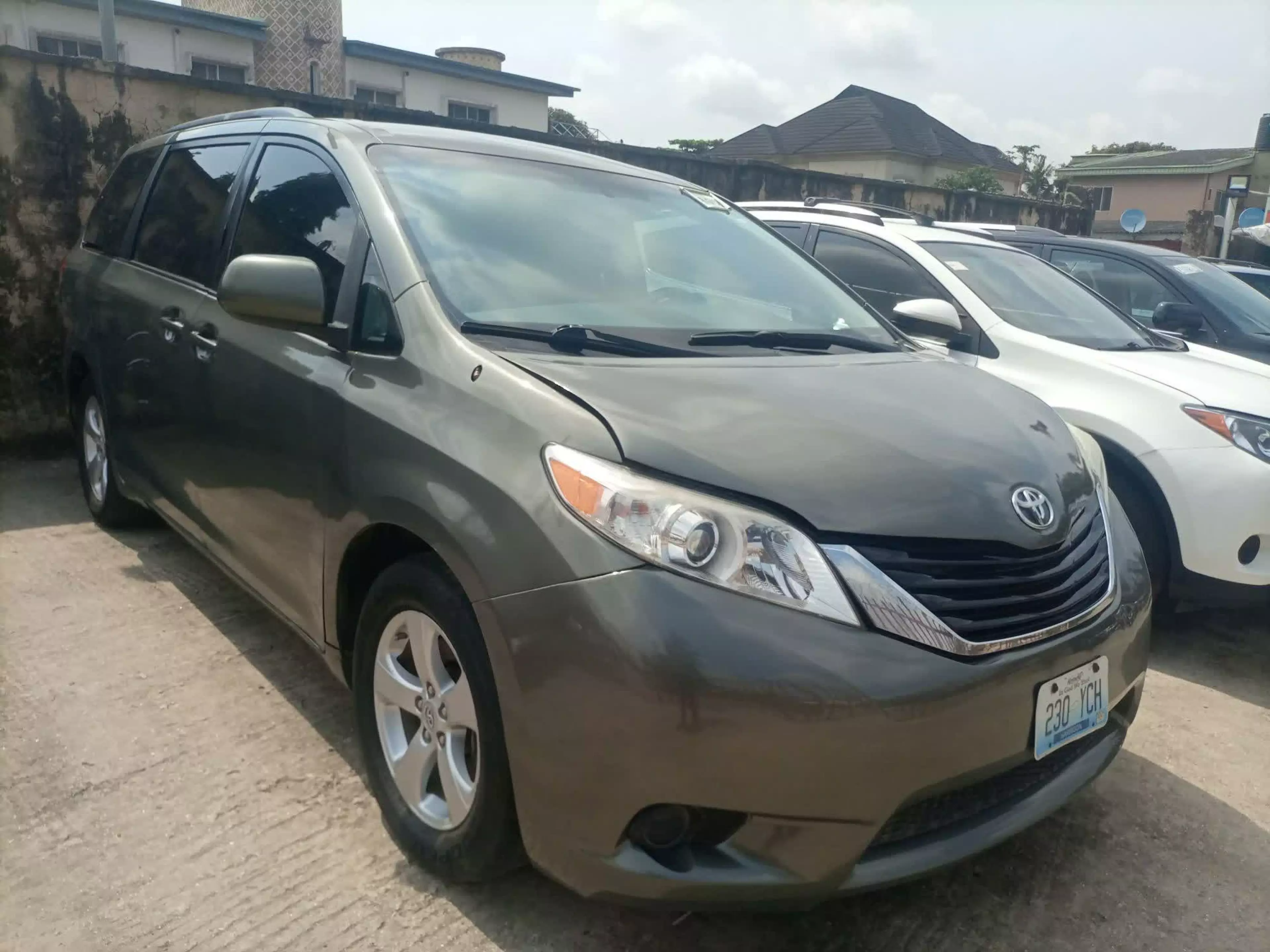 Toyota Sienna - 2011