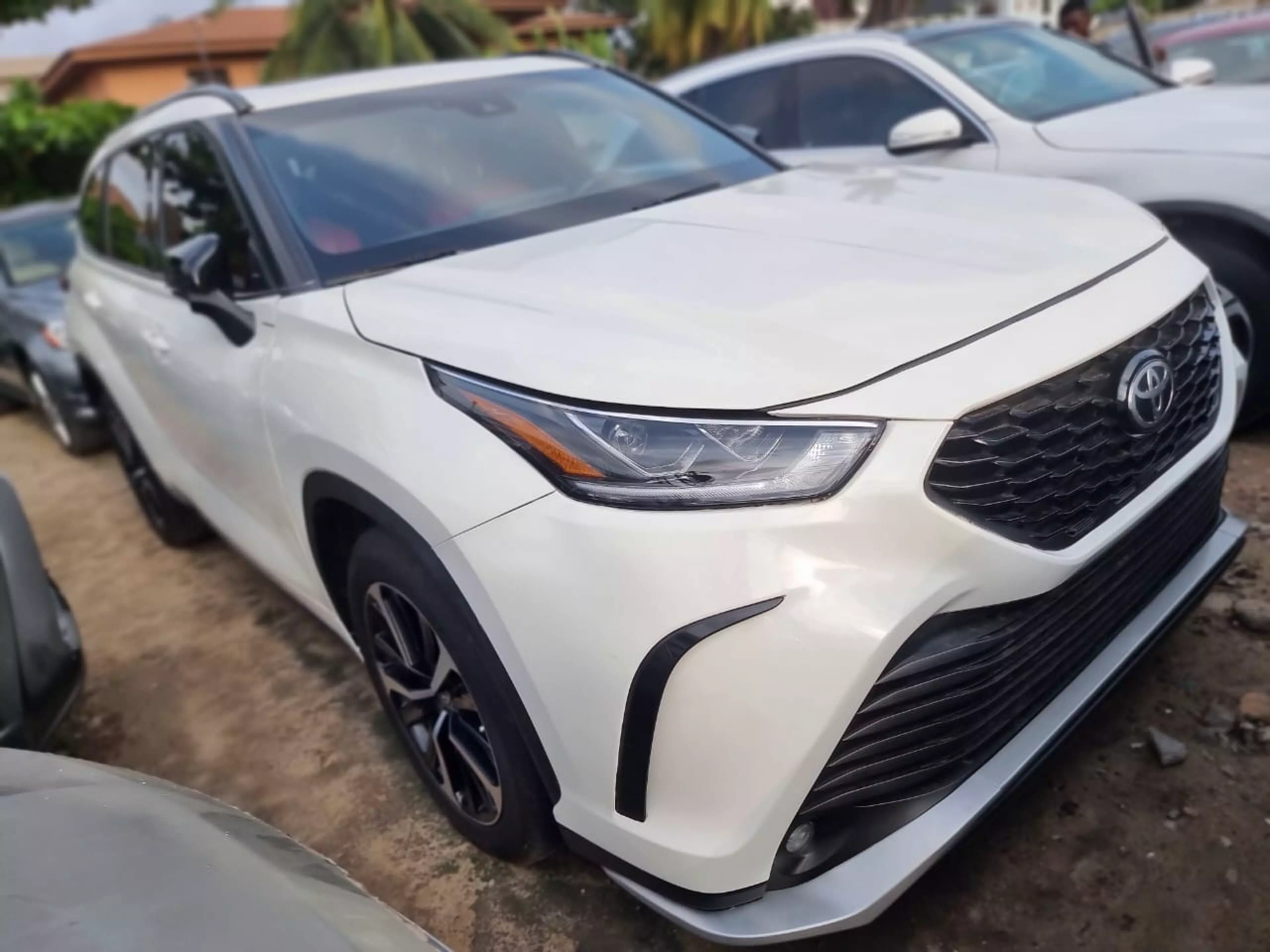 Toyota Highlander   - 2021