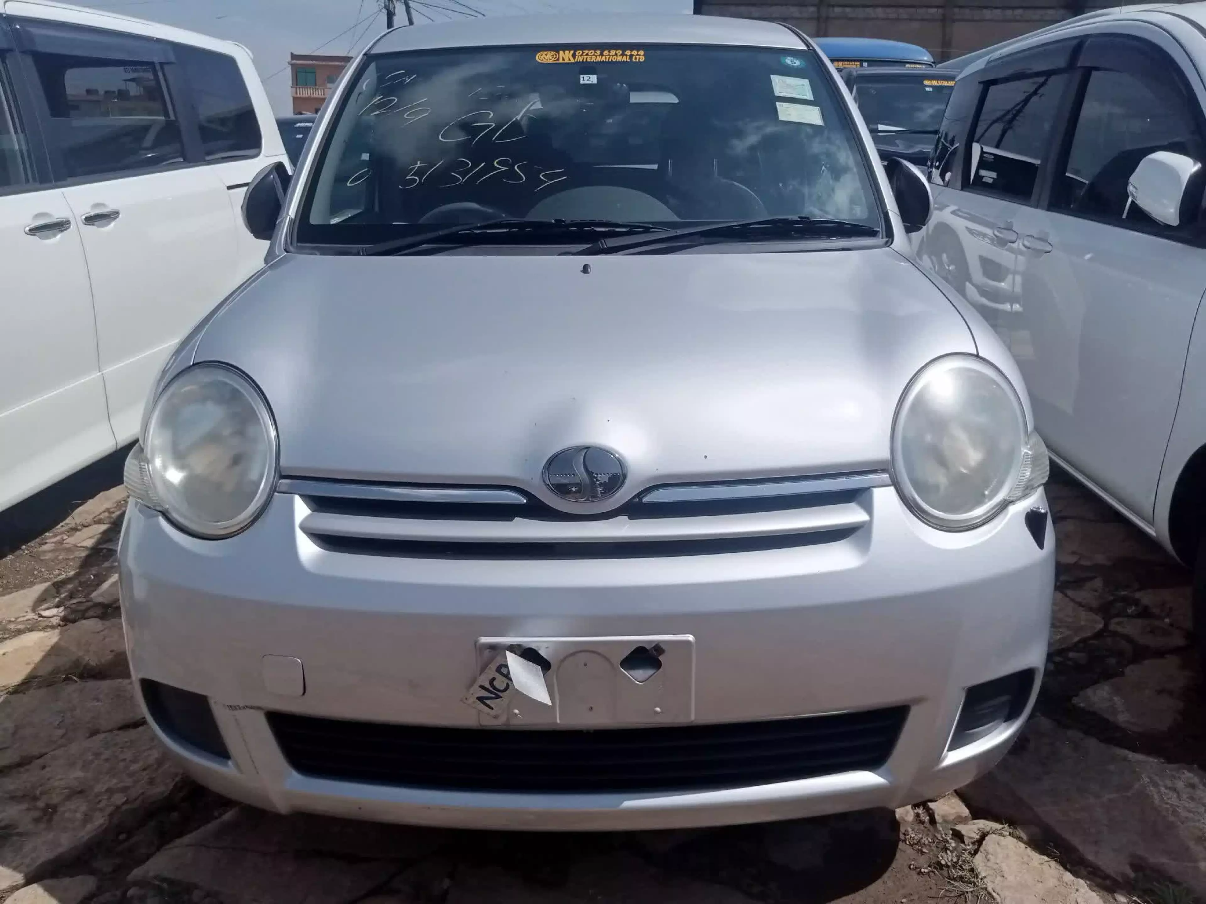 Toyota Sienta - 2010