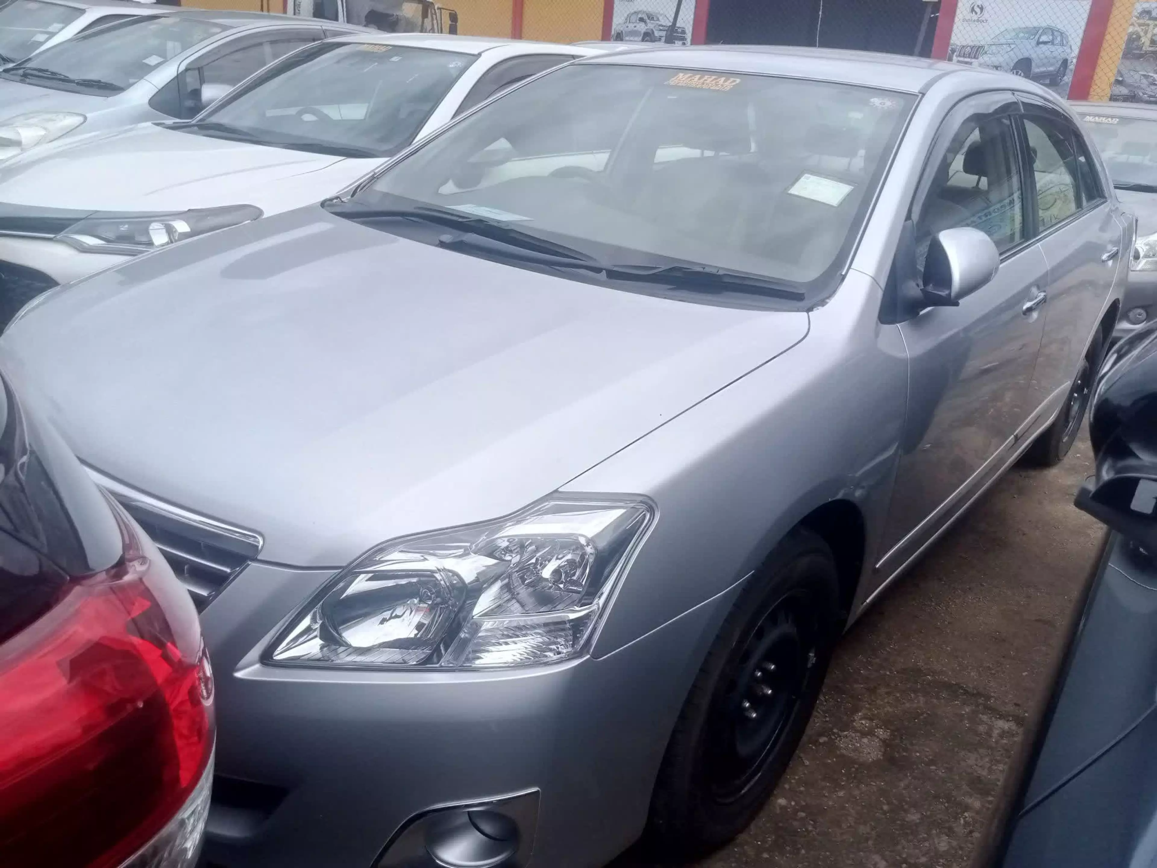 Toyota Premio    - 2012