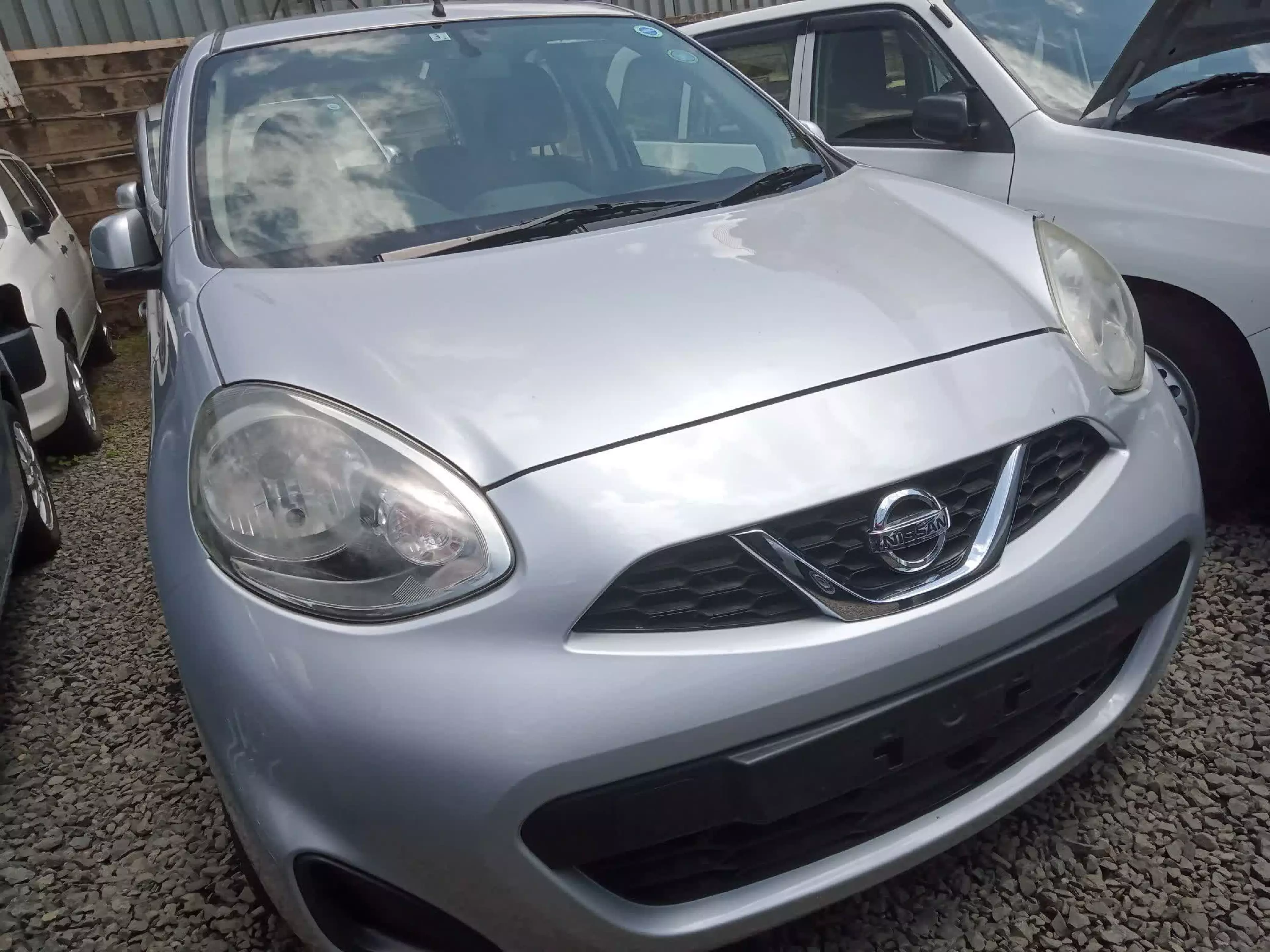 Nissan March - 2016