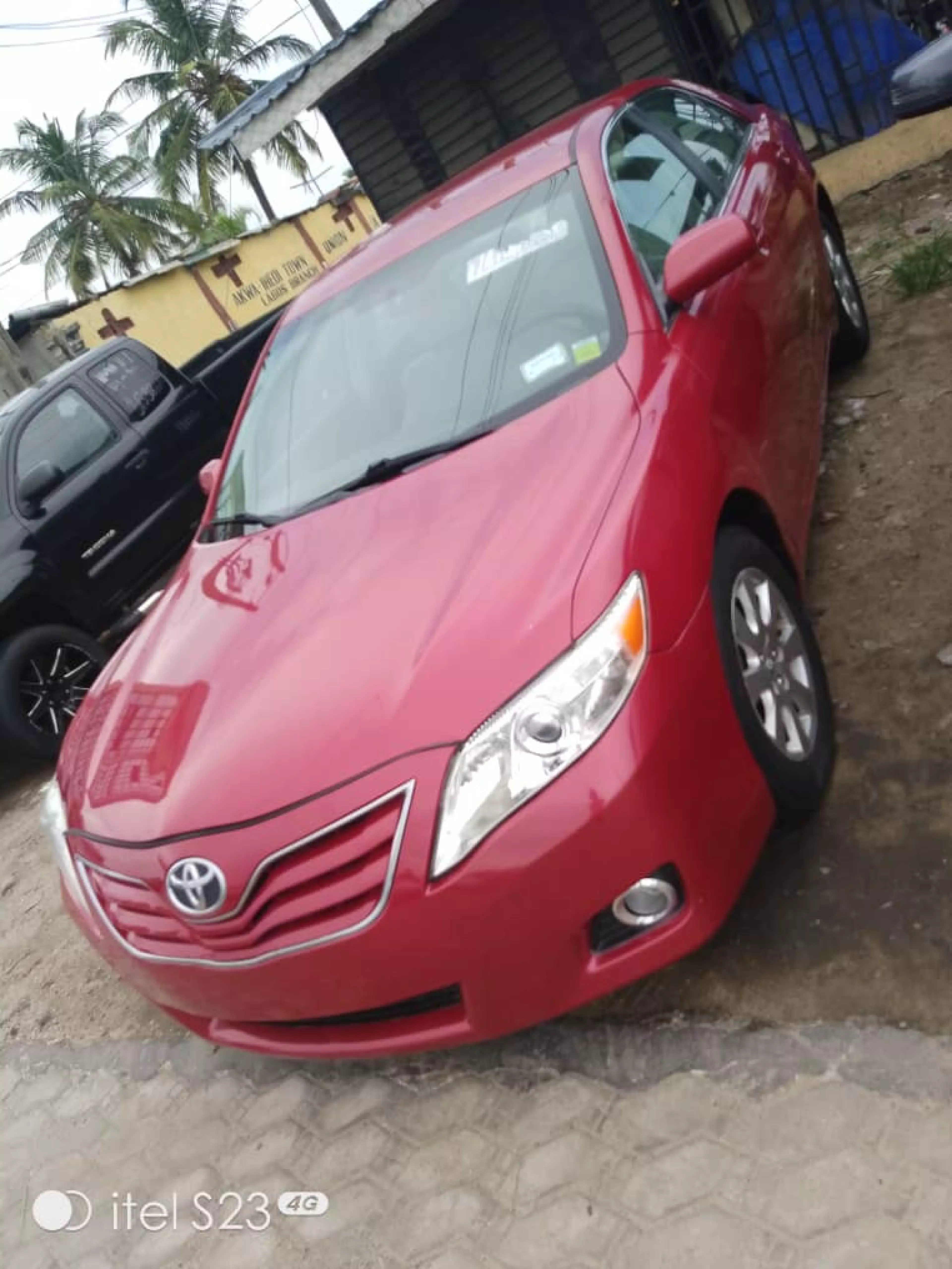 Toyota Camry   - 2010