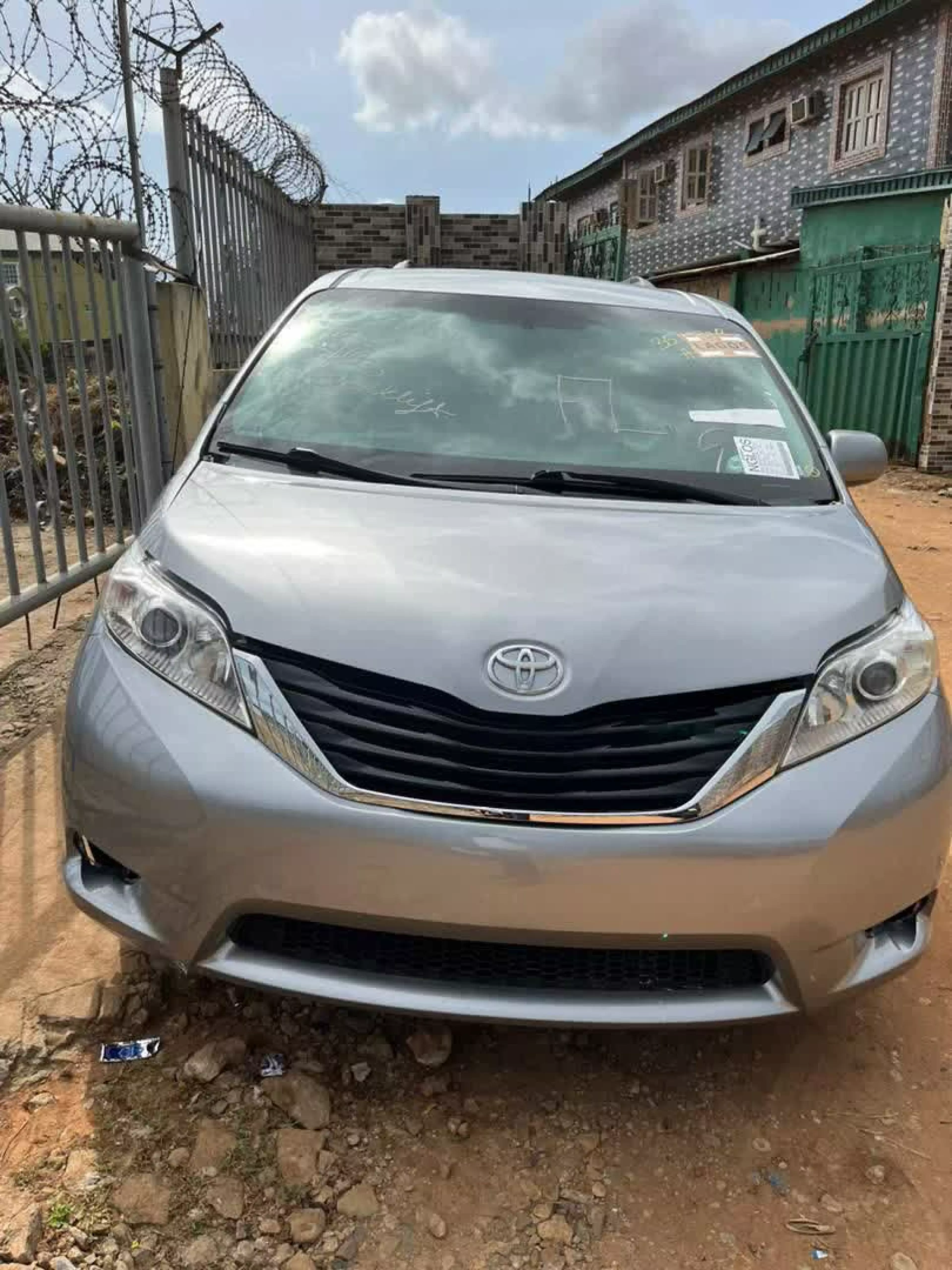 Toyota Sienna - 2011