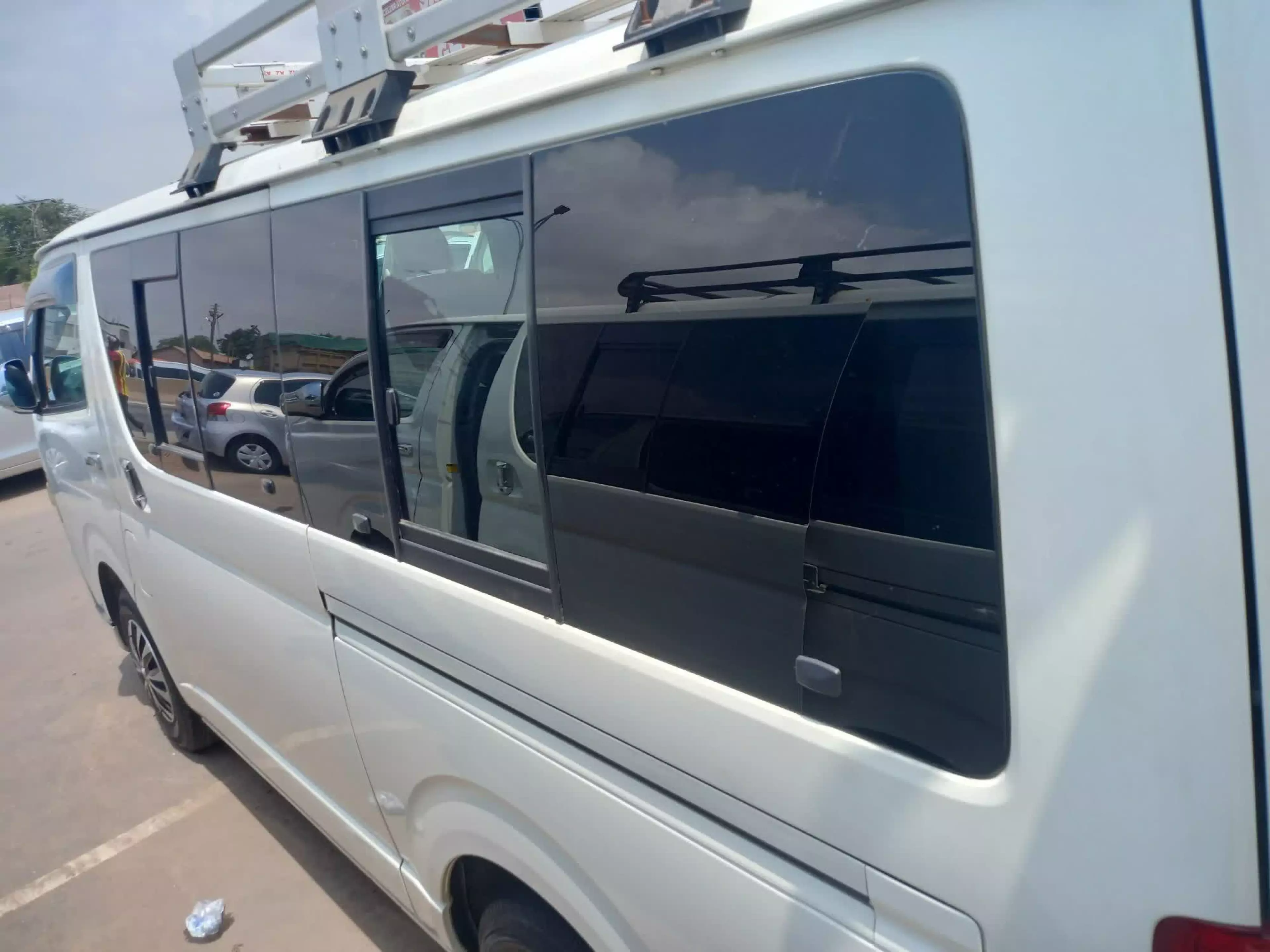 Toyota Hiace - 2011