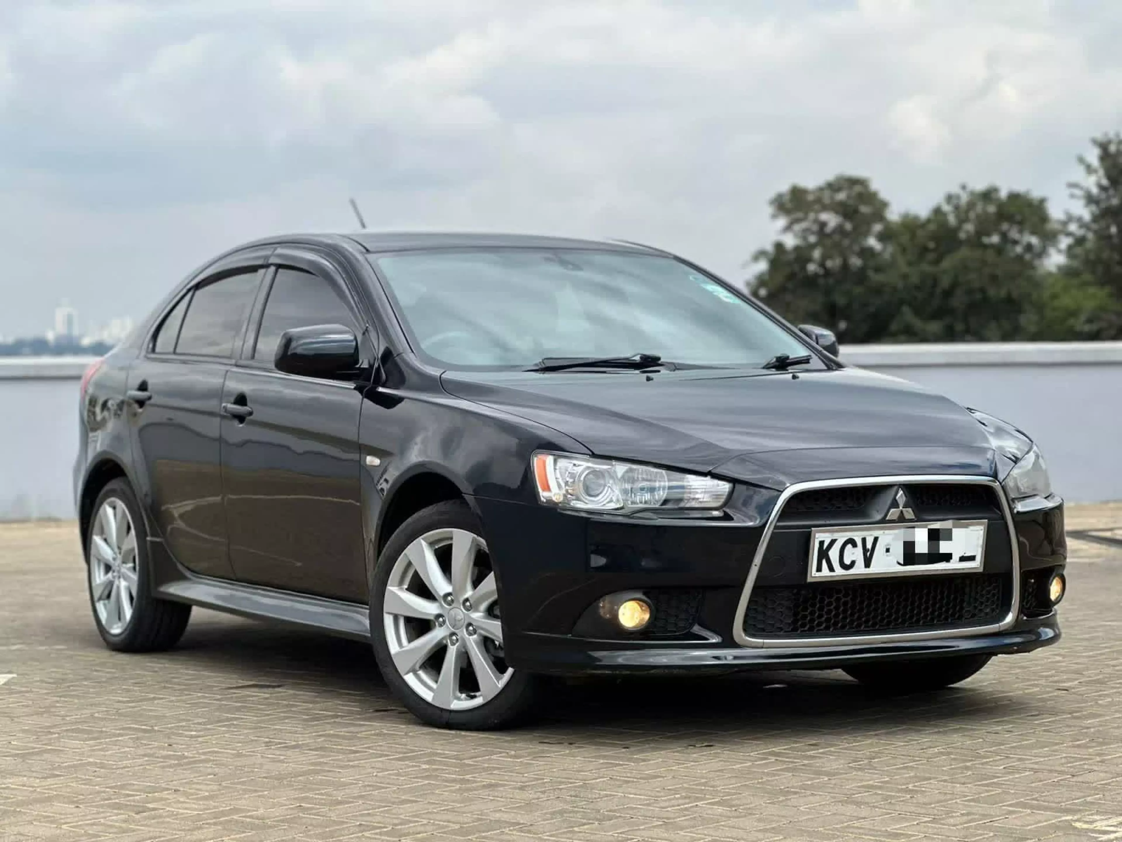 Mitsubishi Galant - 2012