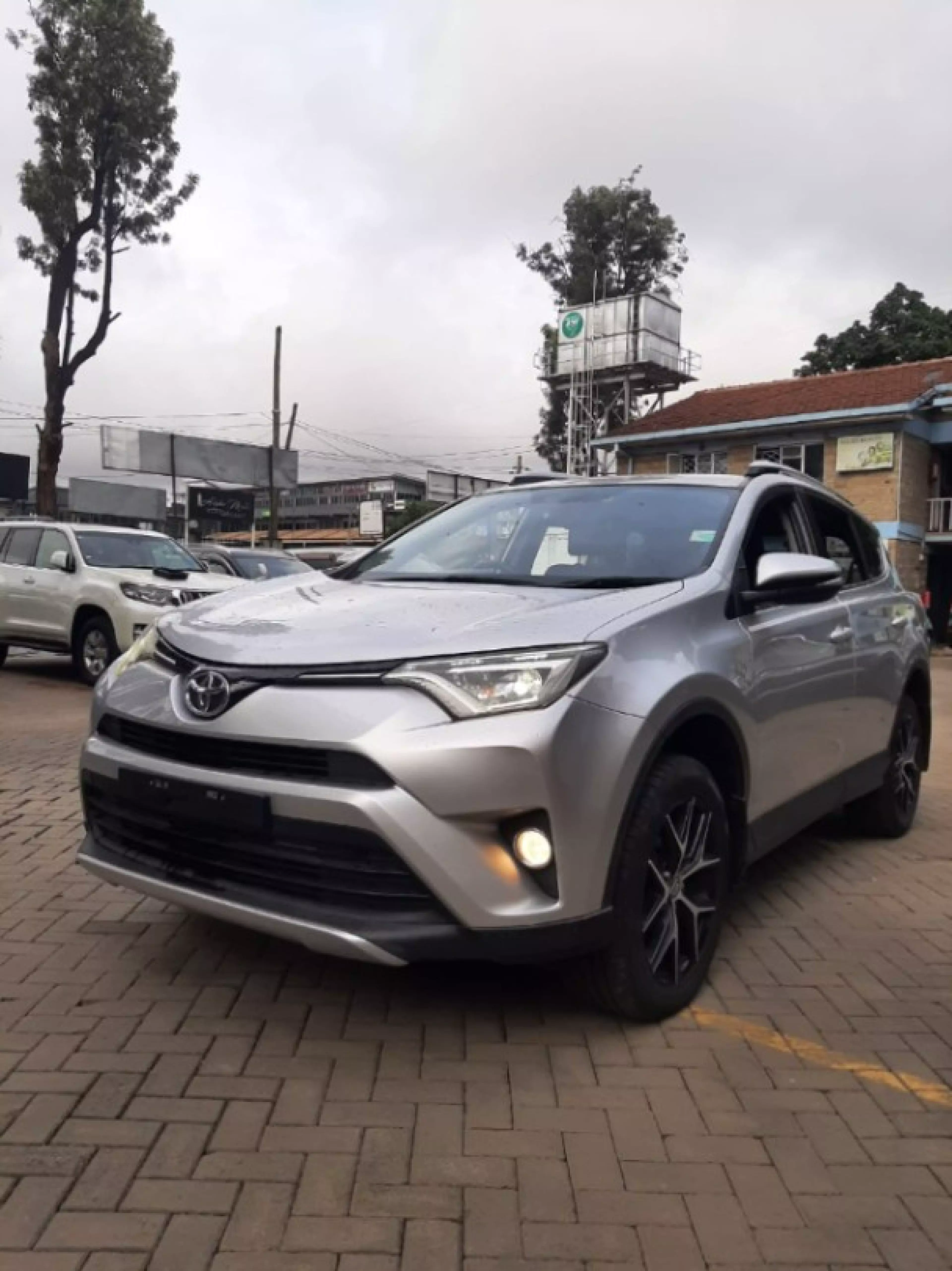 Toyota RAV4 - 2016