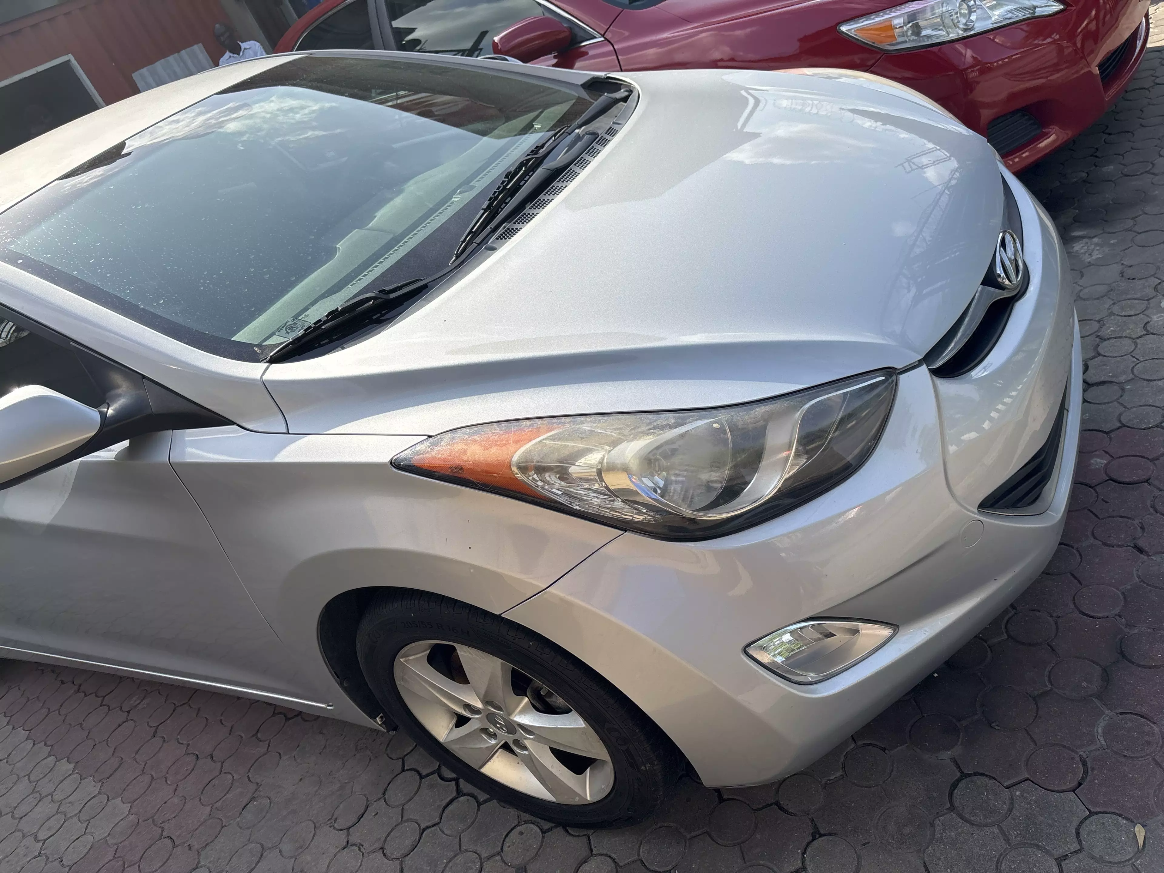Hyundai Elantra   - 2013