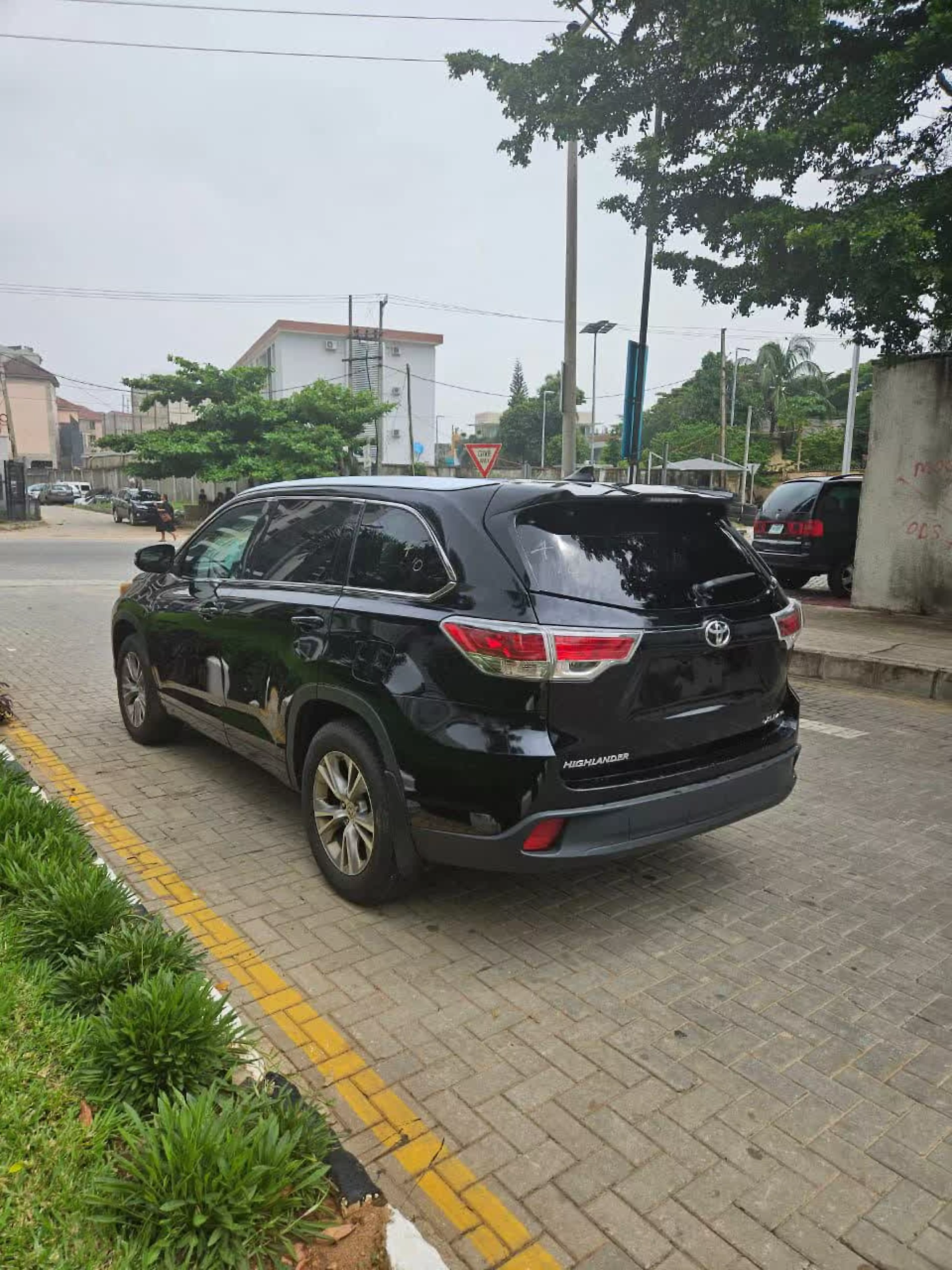 Toyota Highlander   - 2014
