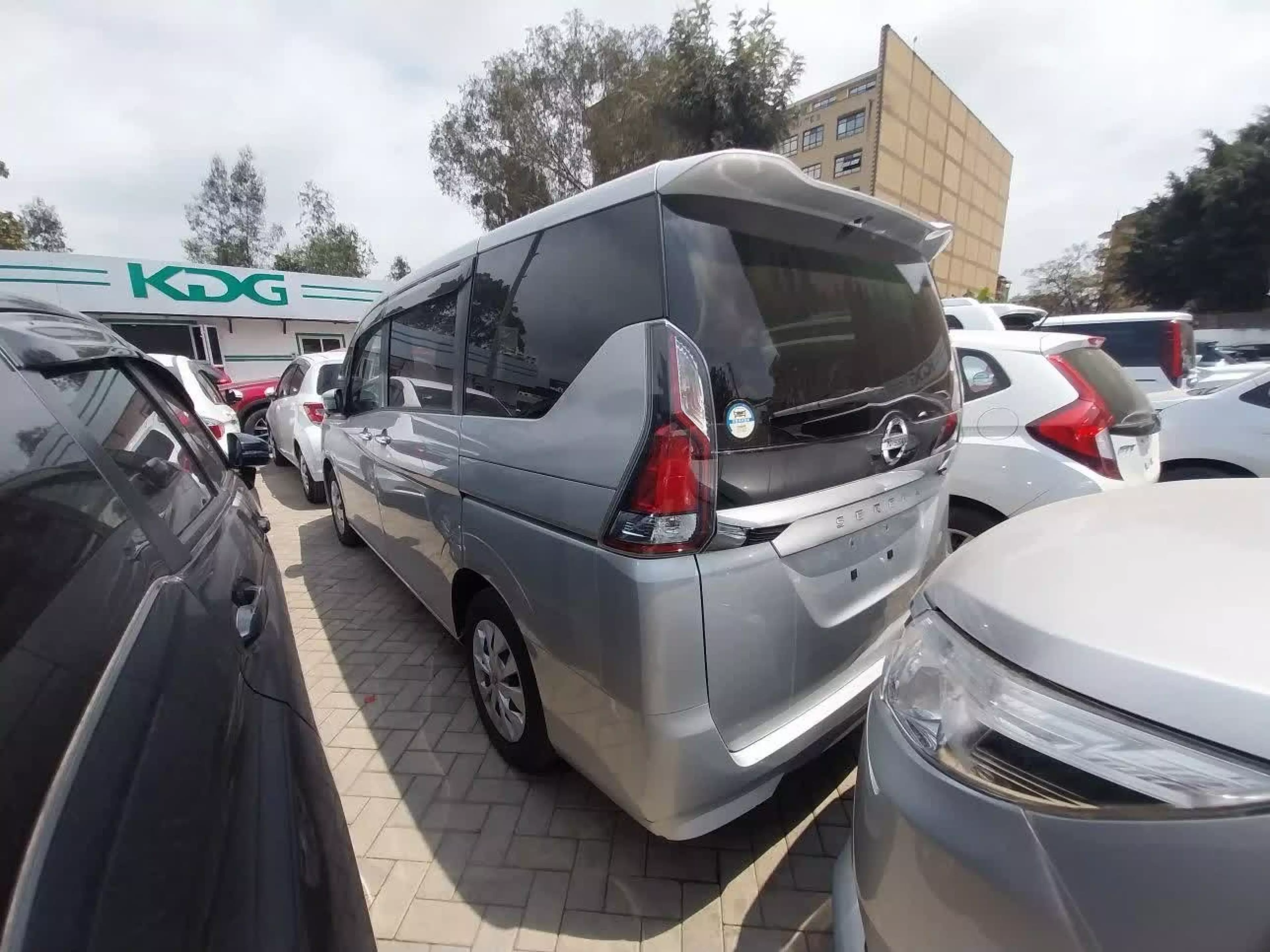 Nissan Serena   - 2017