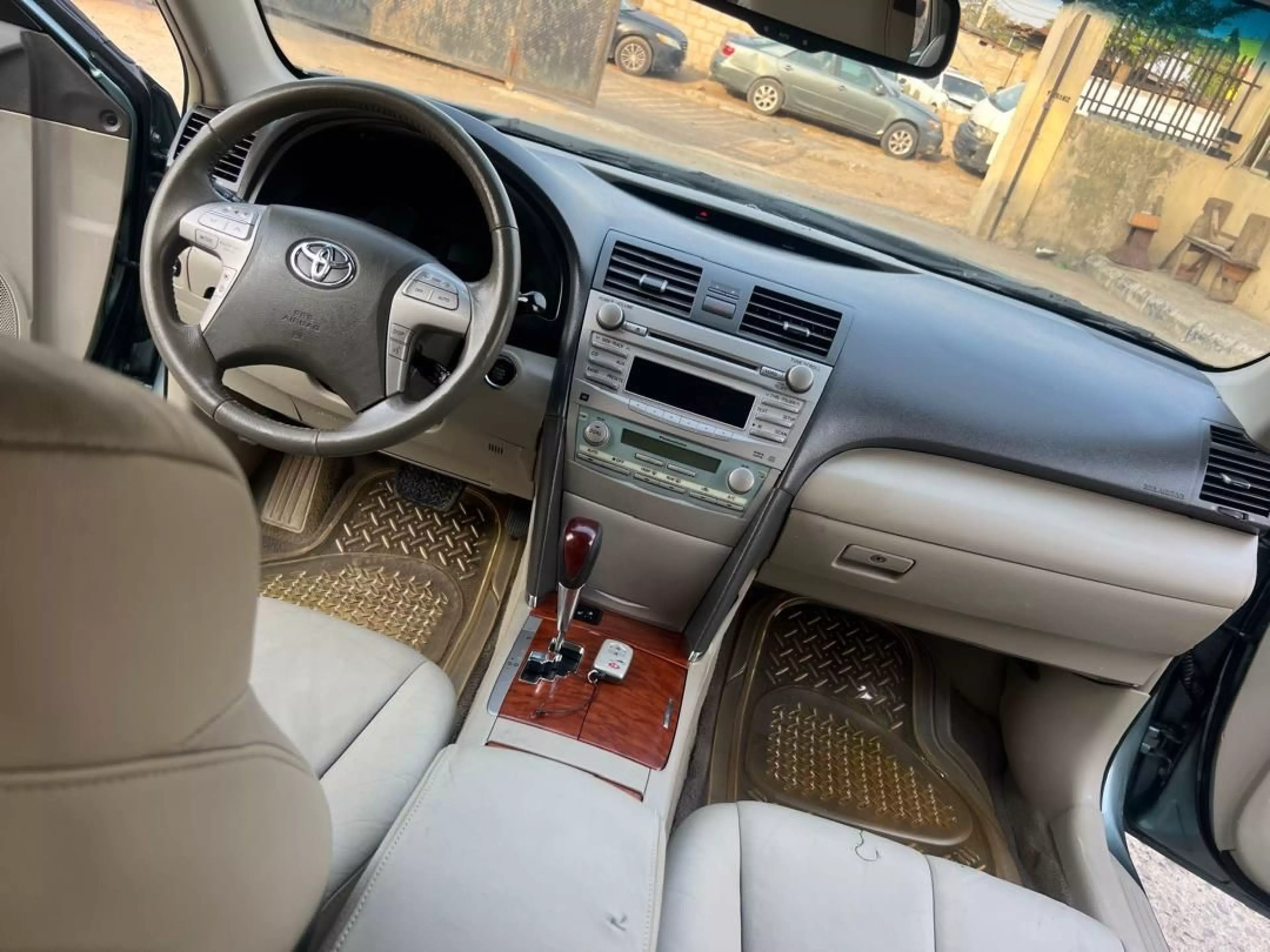 Toyota Camry   - 2011