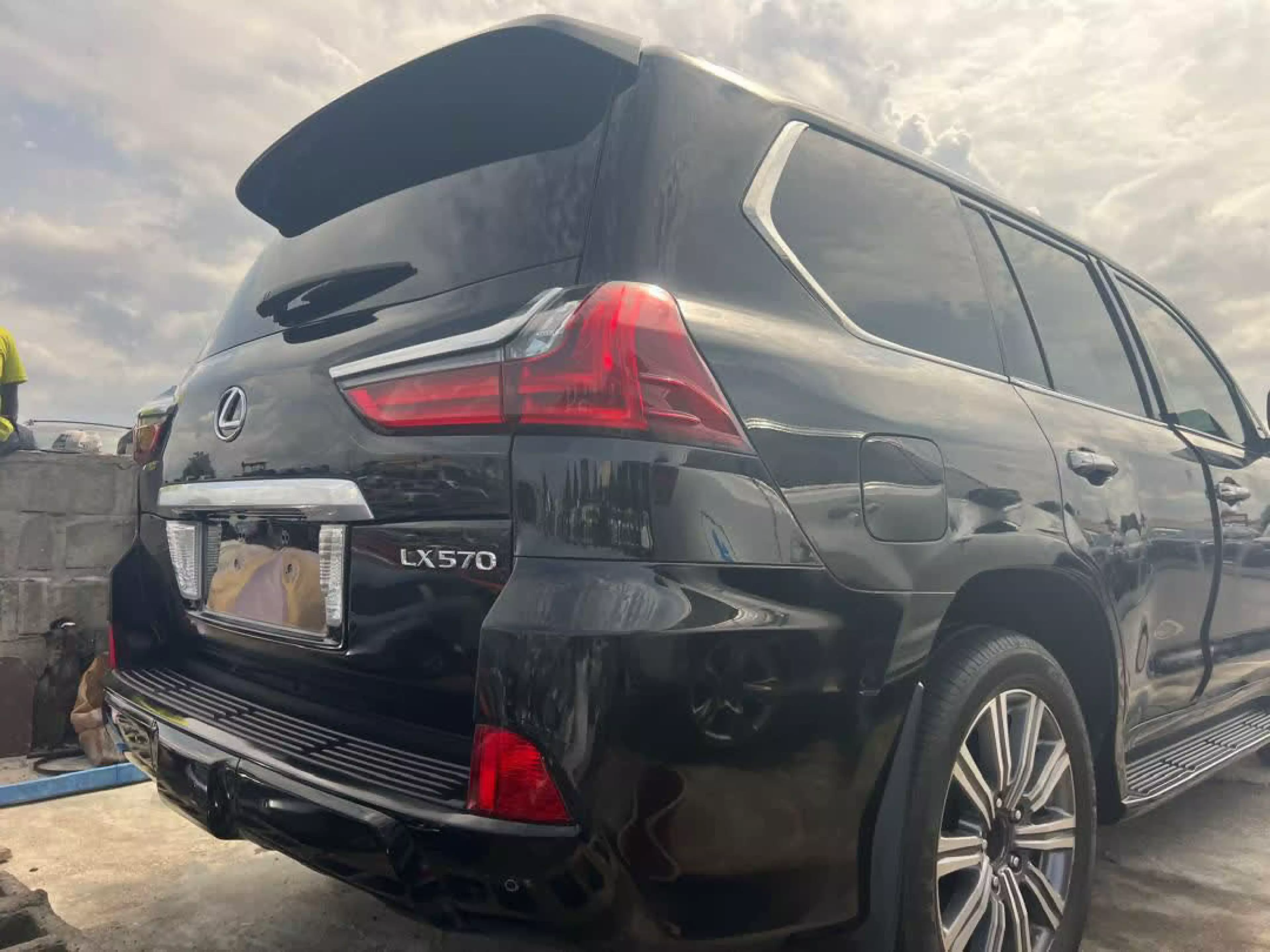 Lexus LX 570   - 2016