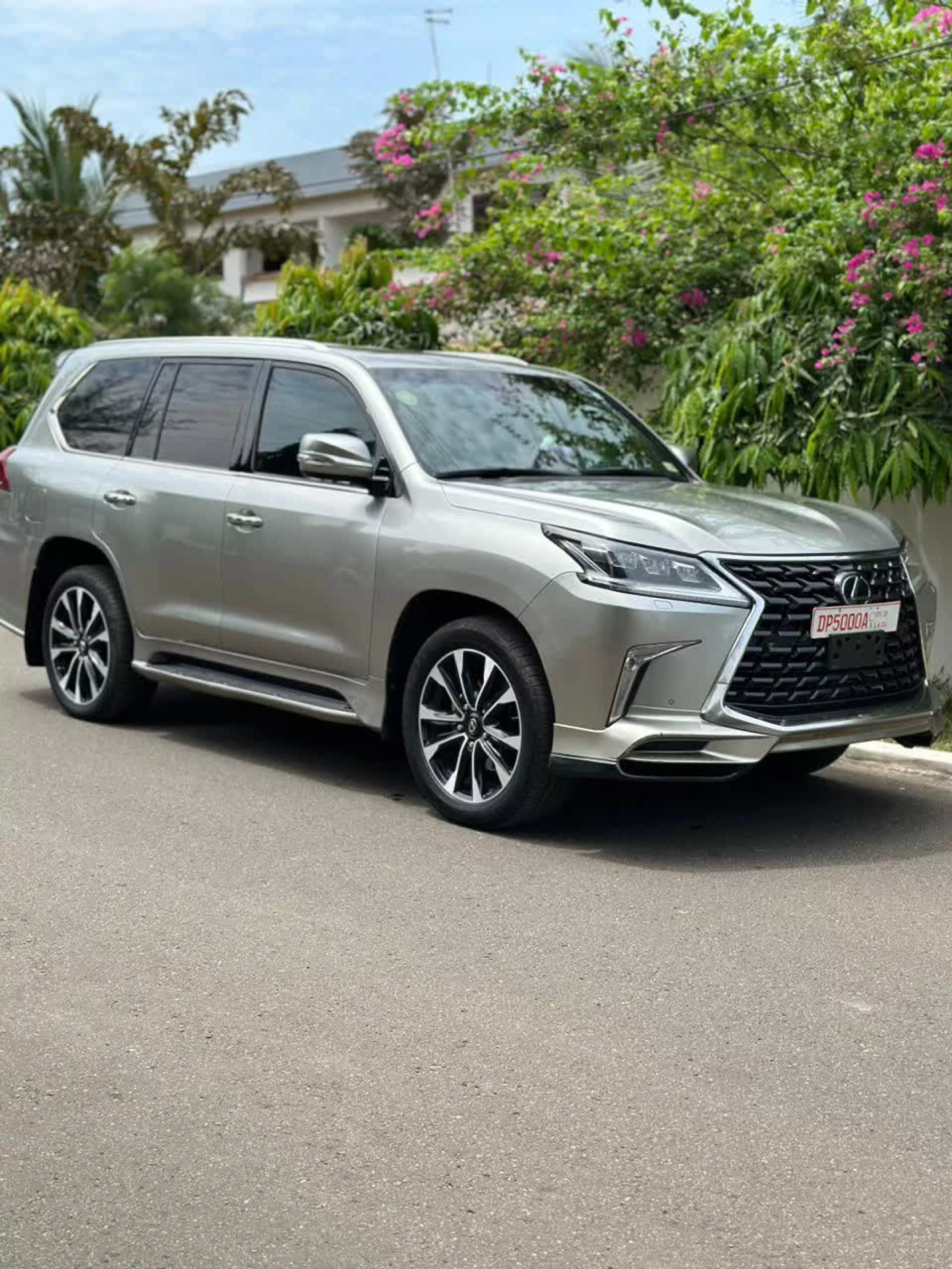 Lexus LX 570   - 2021