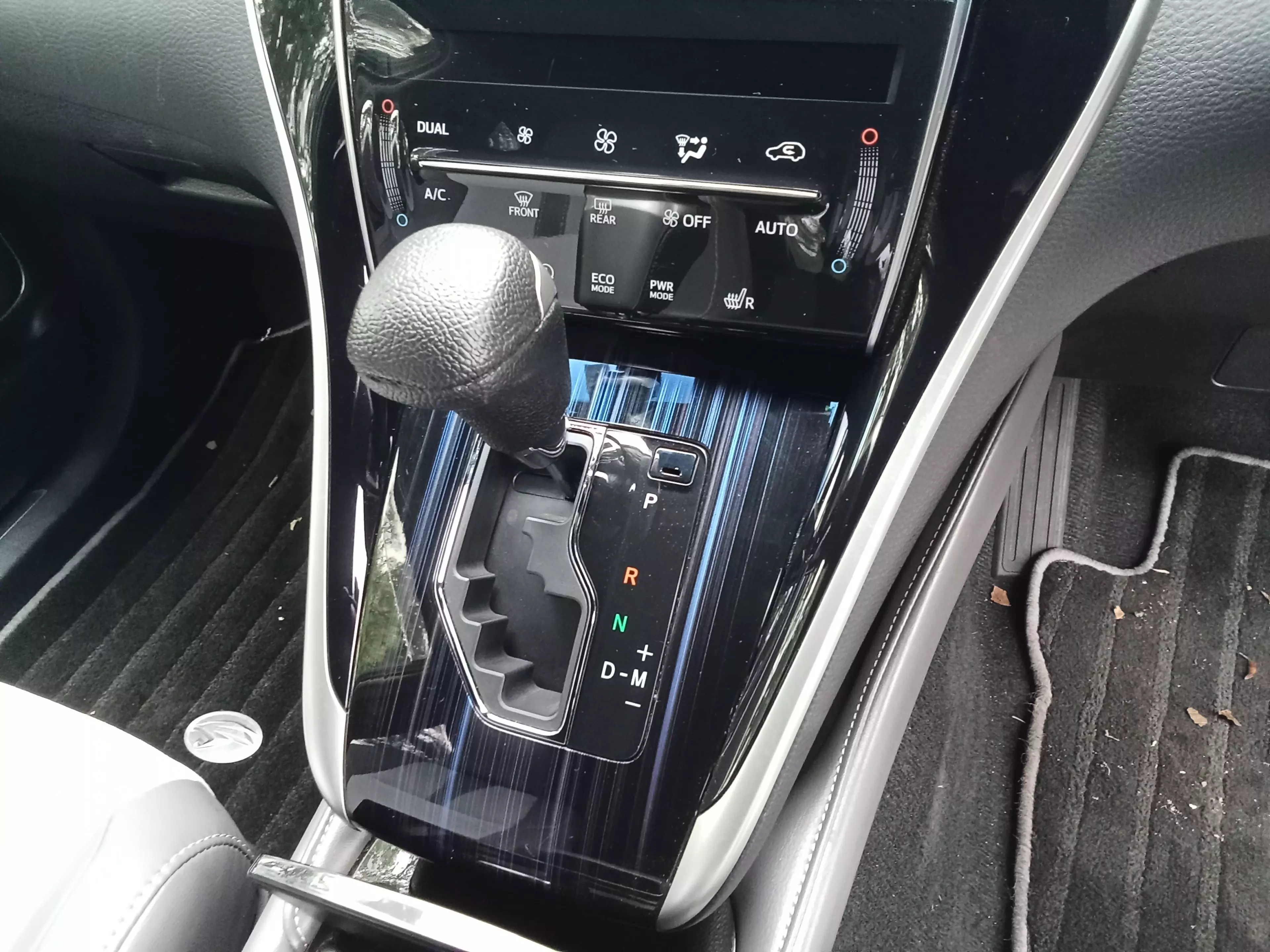Toyota Harrier   - 2017
