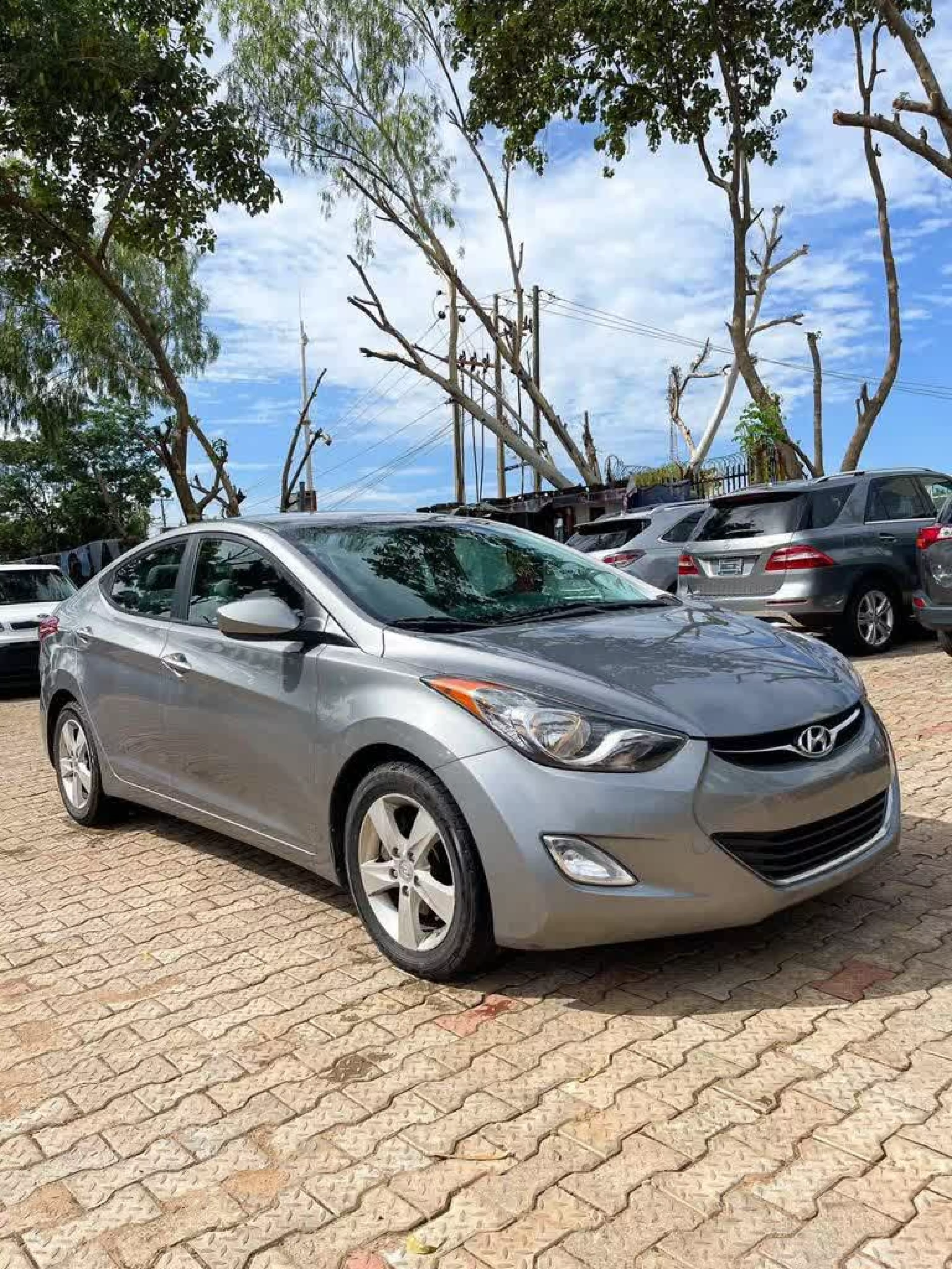 Hyundai Elantra - 2012