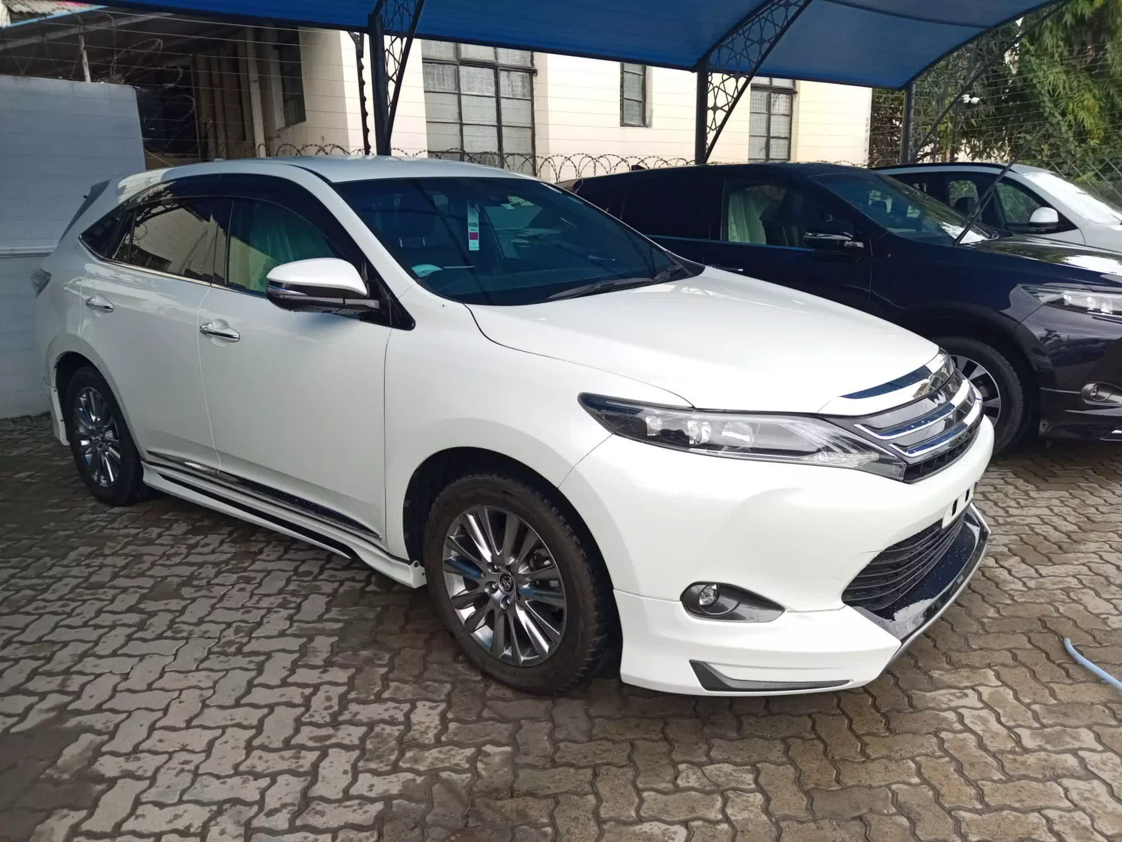 Toyota Harrier - 2016