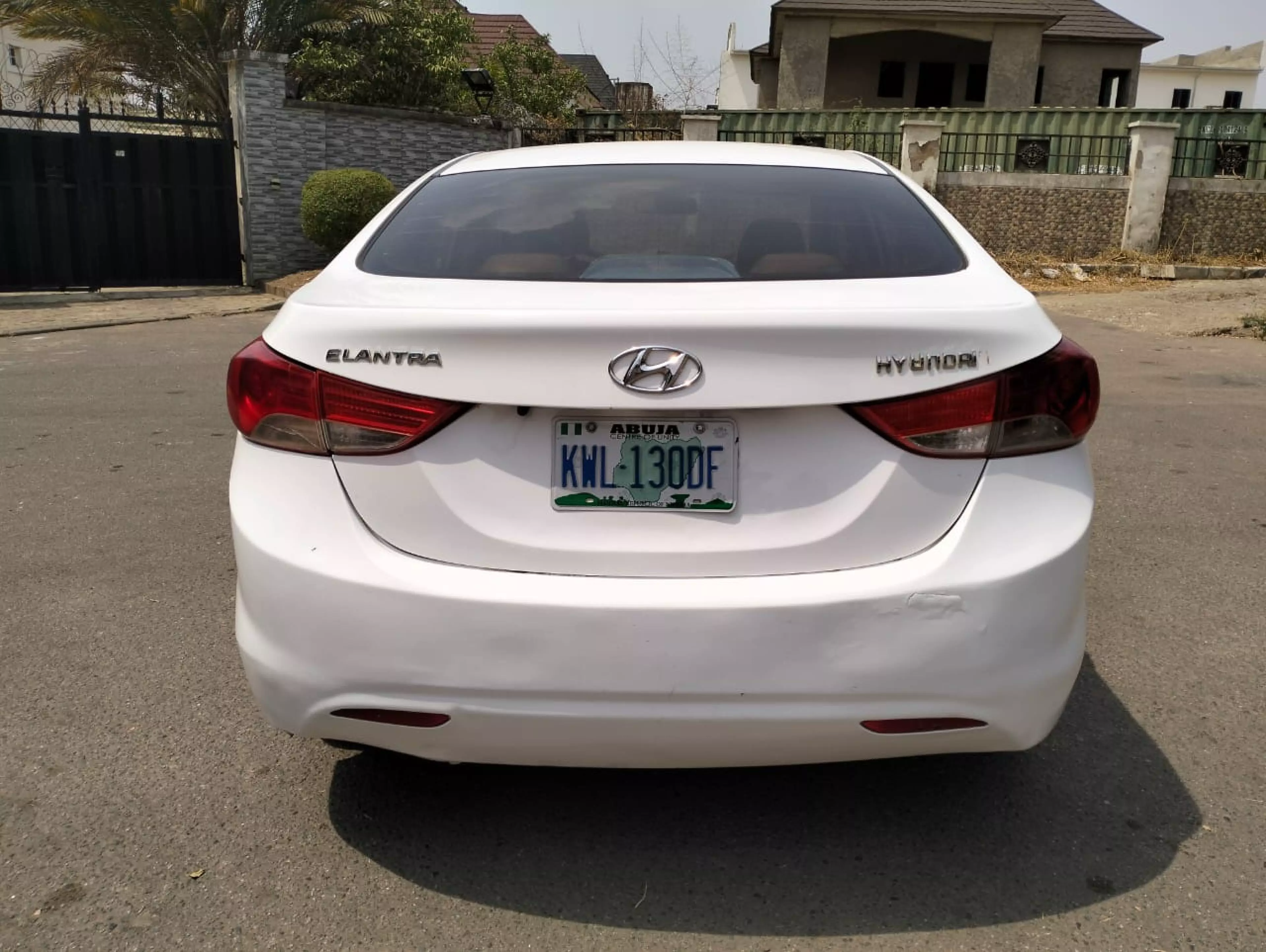 Hyundai Elantra   - 2012