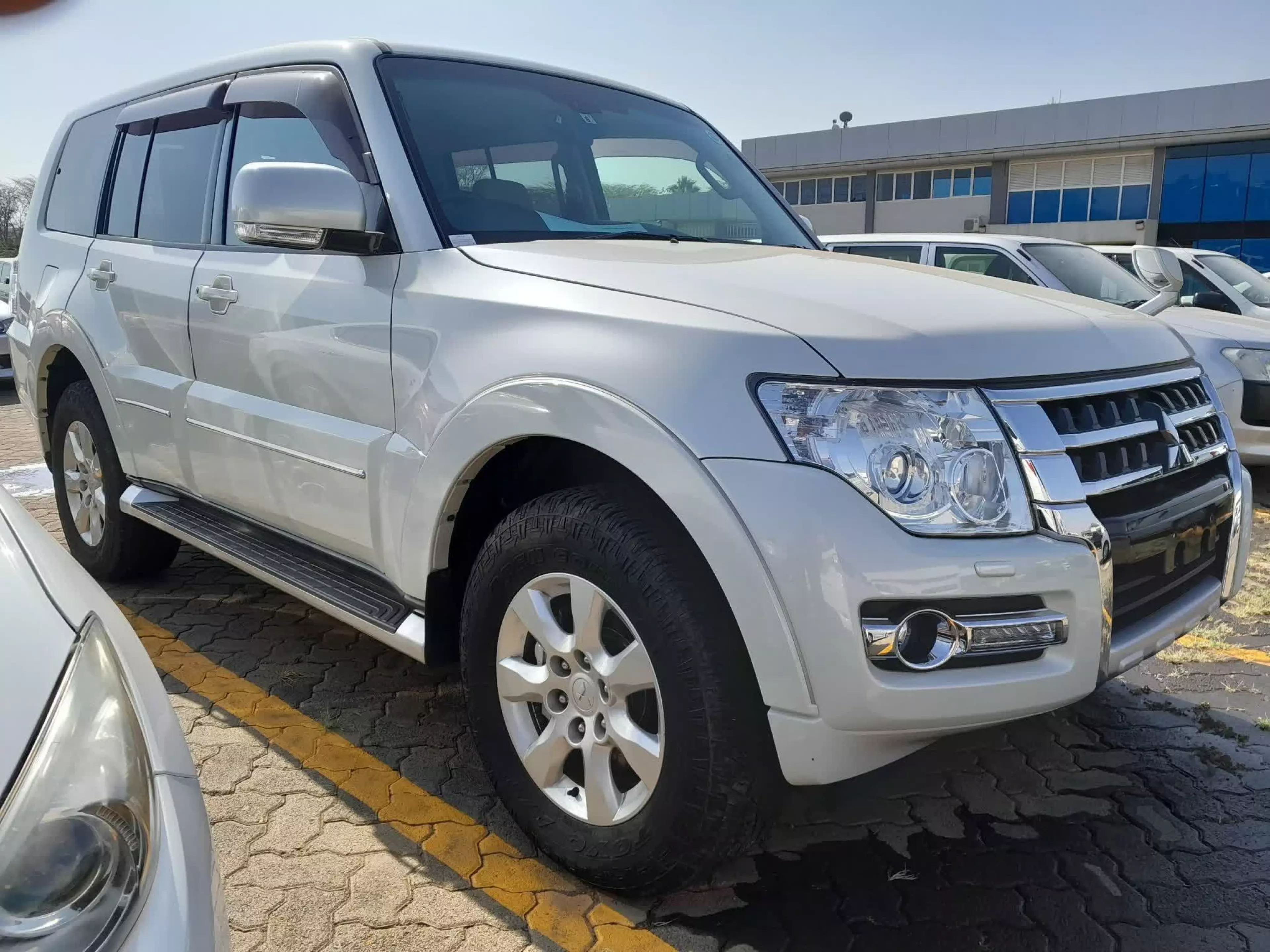 Mitsubishi Pajero - 2015