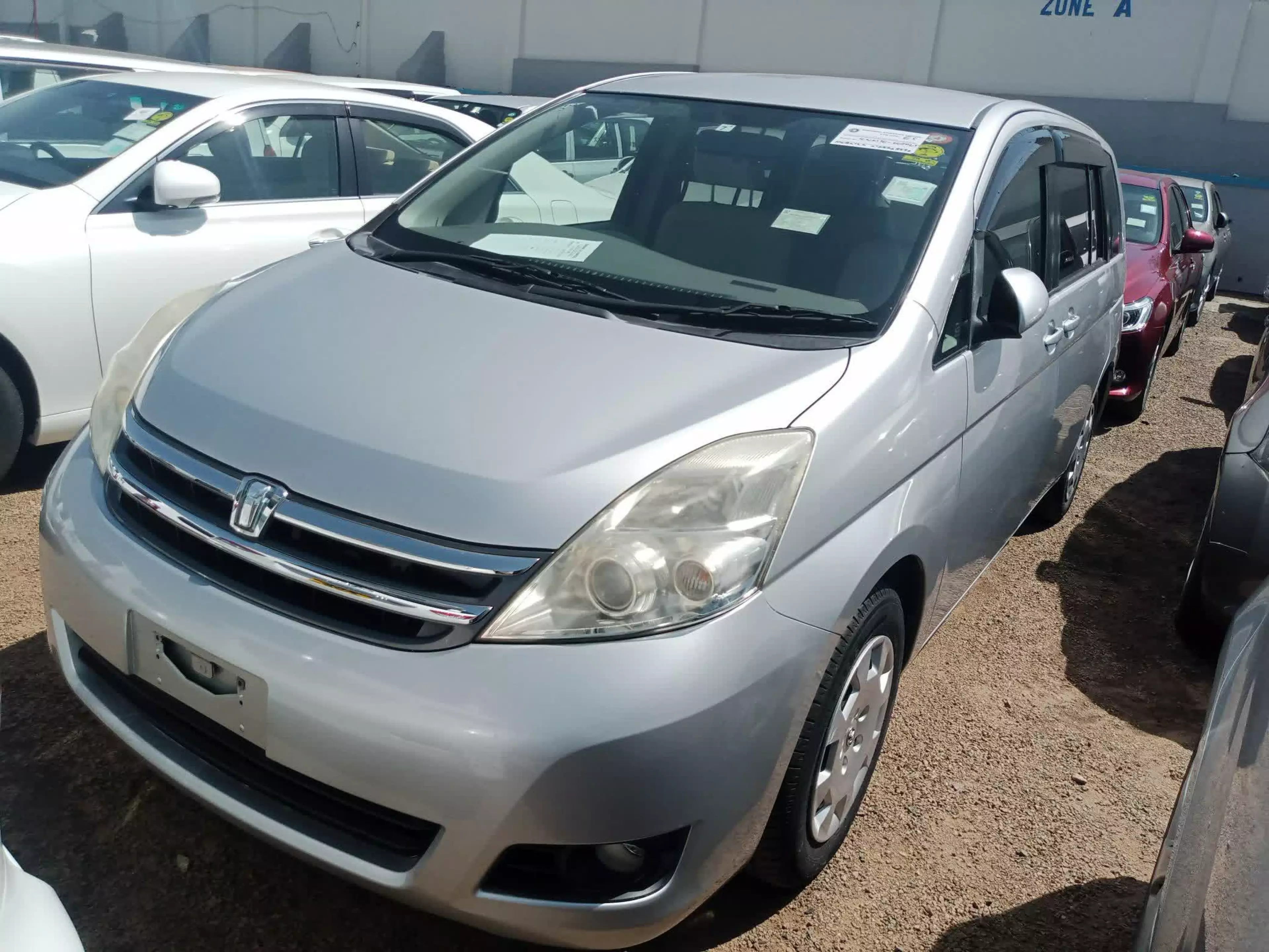 Toyota Isis  - 2009