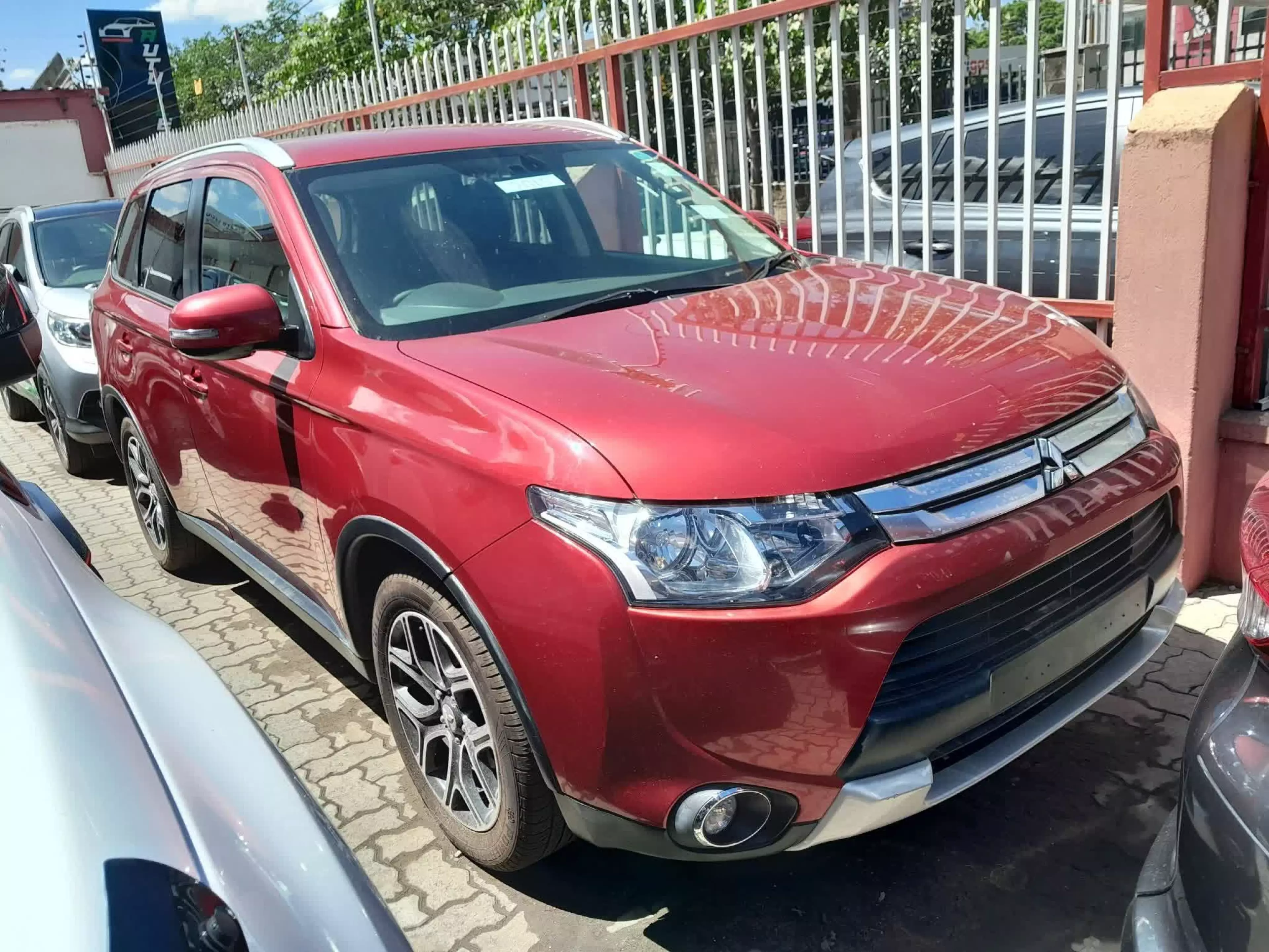Mitsubishi OUTLANDER - 2015