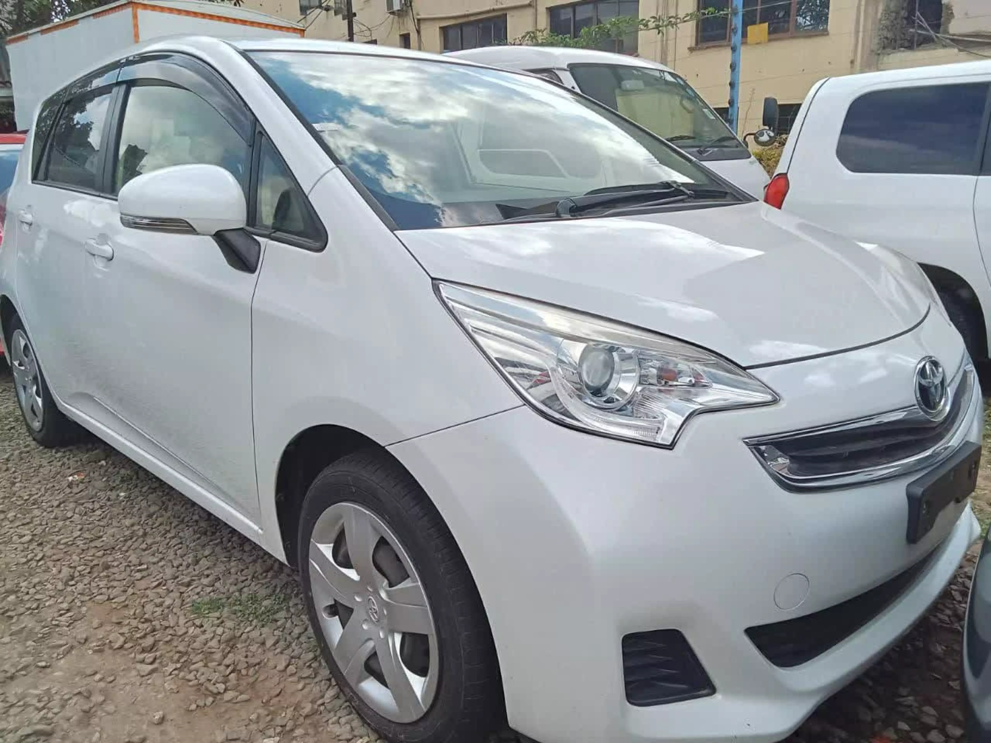 Toyota Ractis - 2016