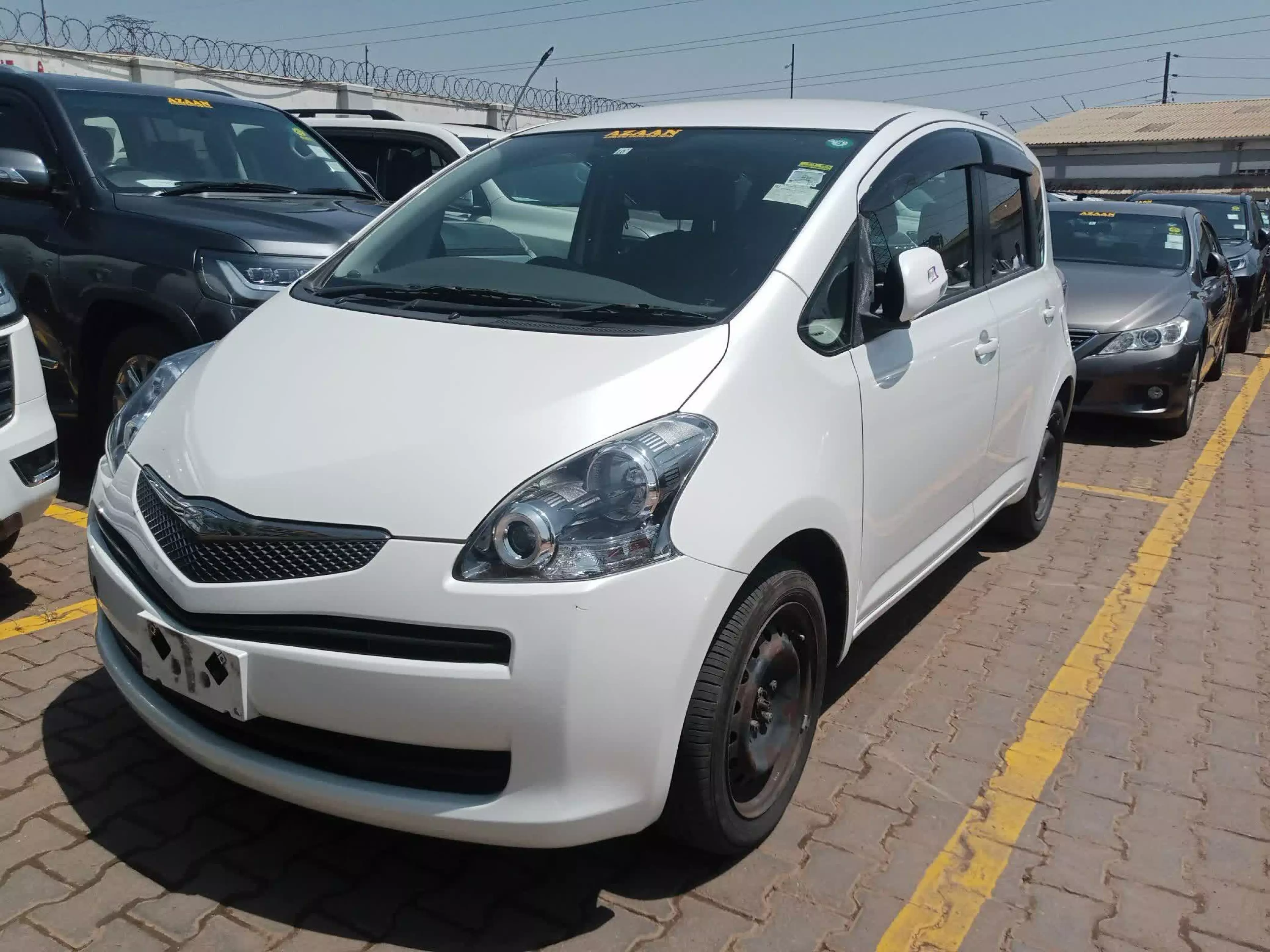 Toyota Ractis - 2010