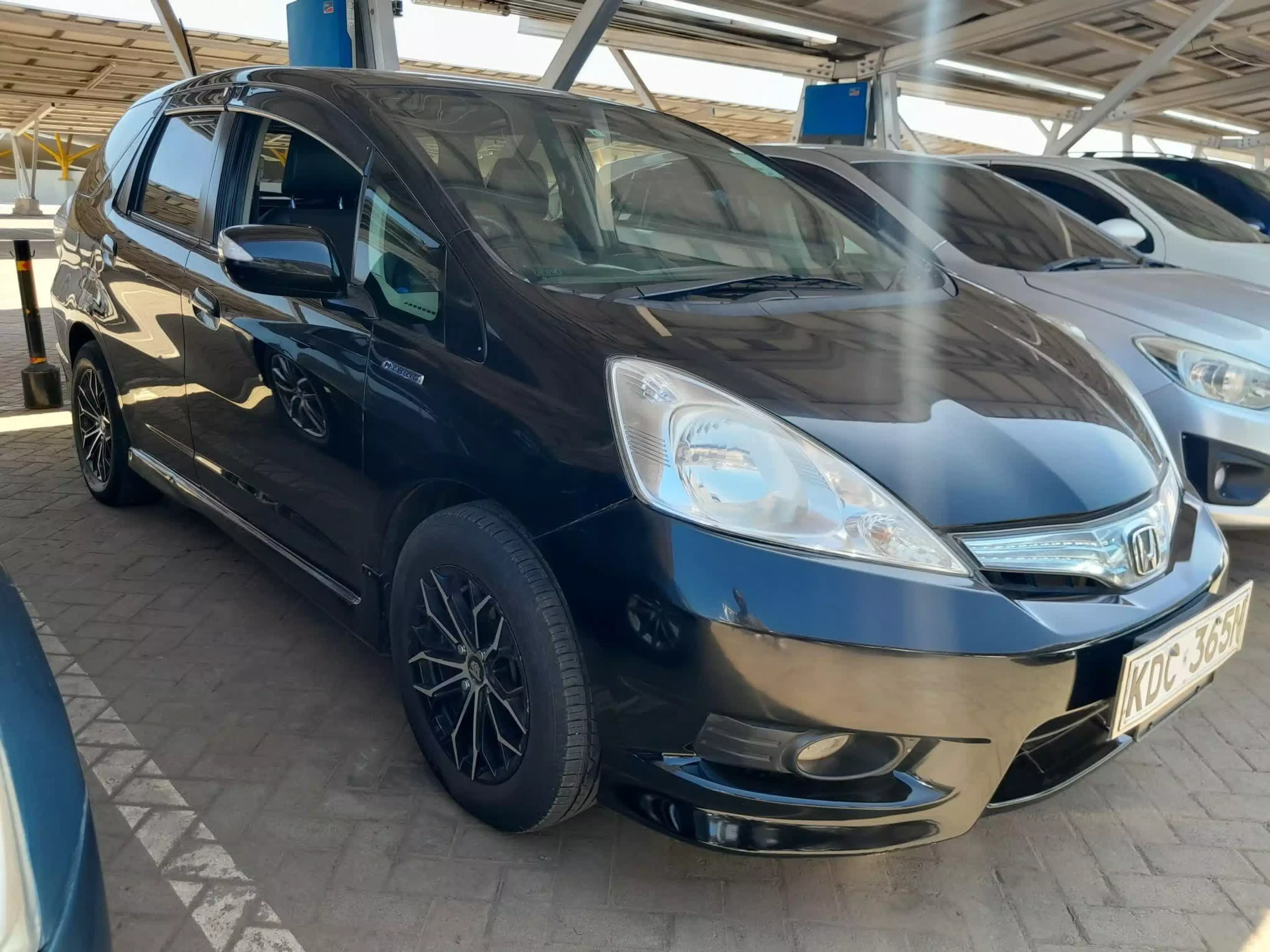 Honda Fit shuttle hybrid - 2013