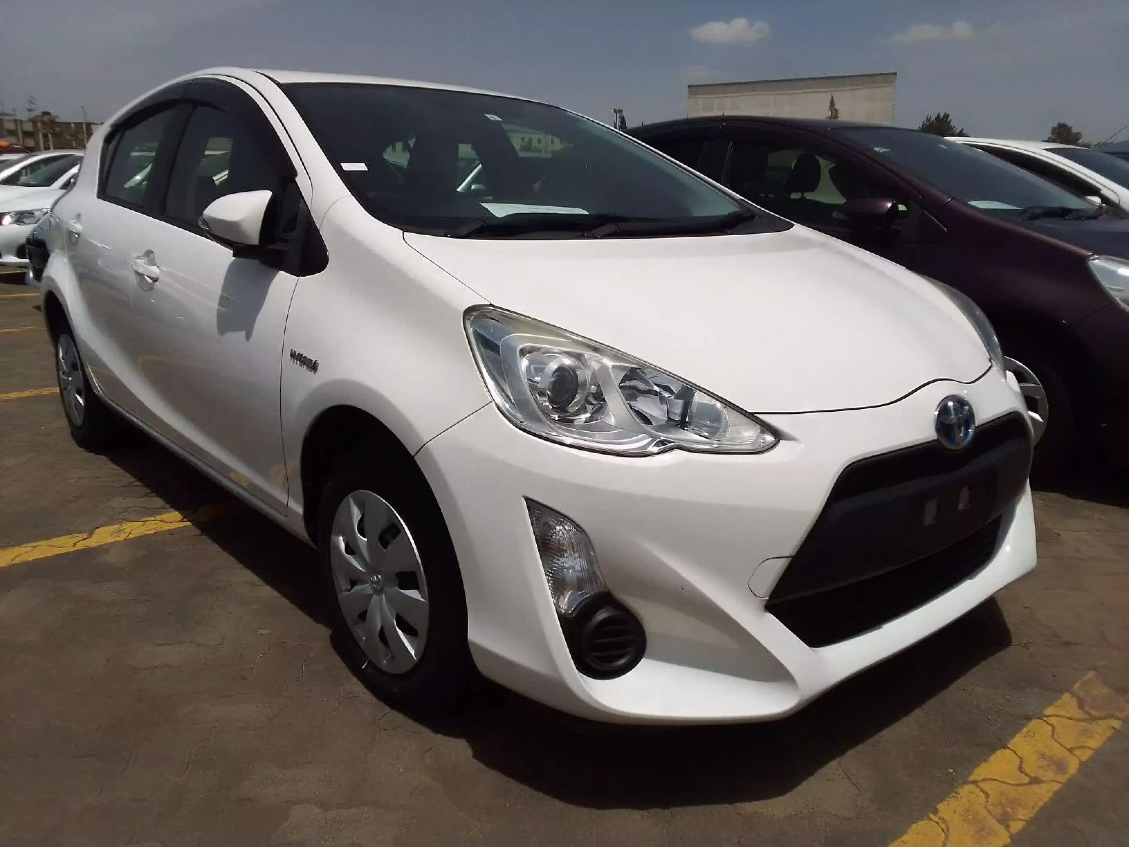 Toyota Aqua Hybrid - 2015