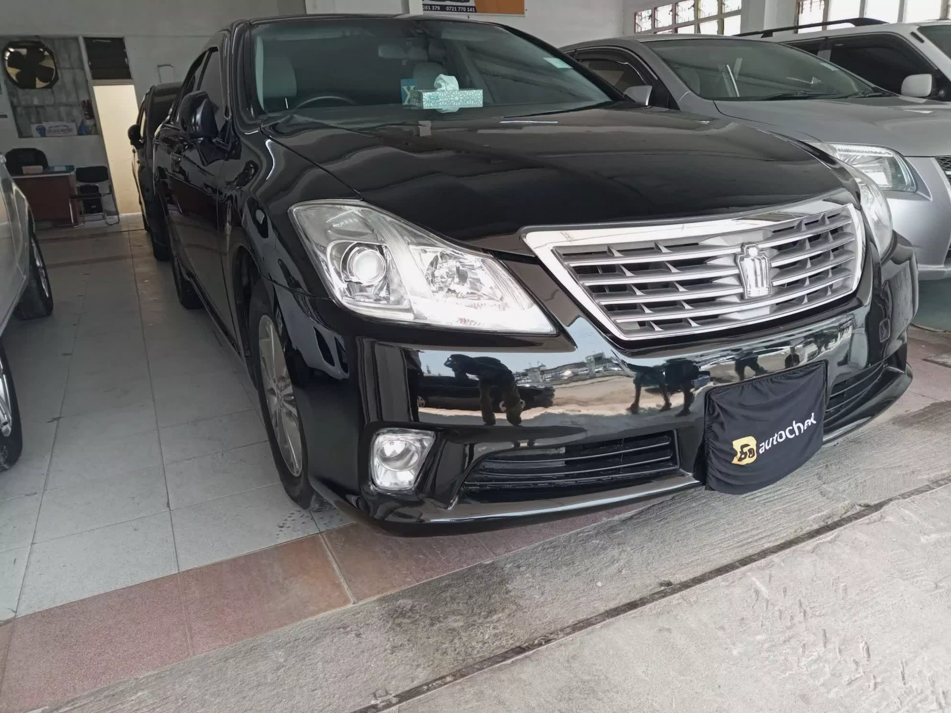 Toyota Crown Royal saloon  - 2011