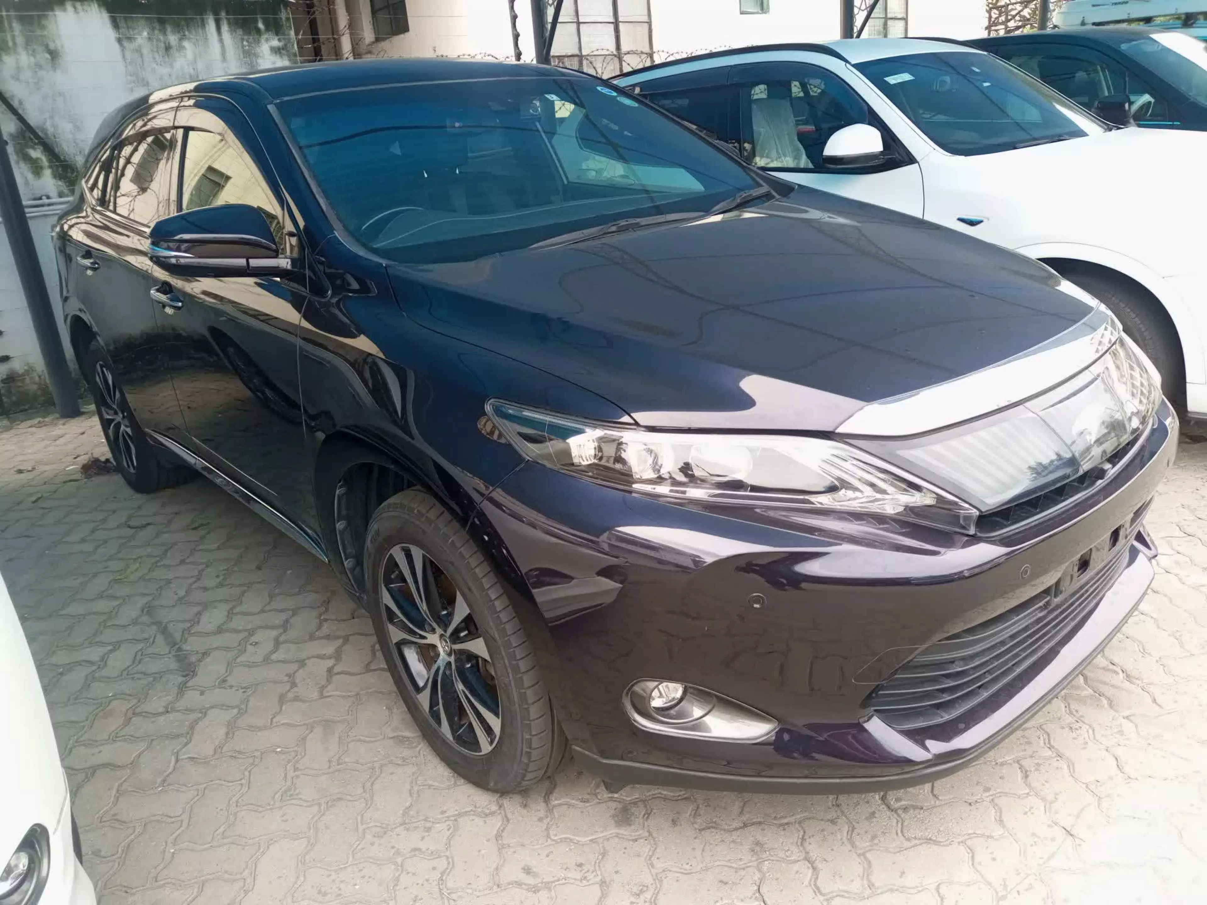 Toyota Harrier - 2016