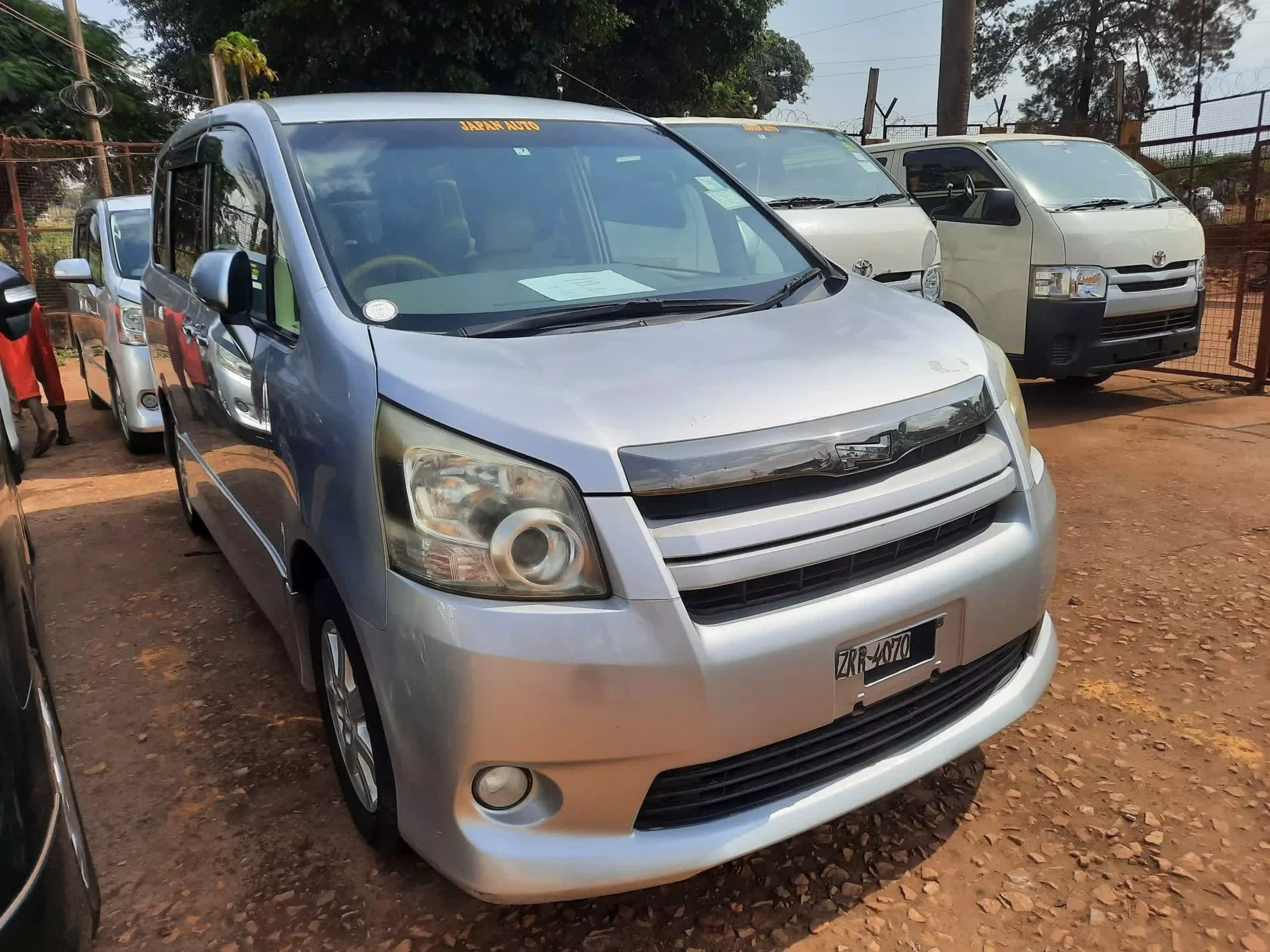 Toyota Noah - 2009