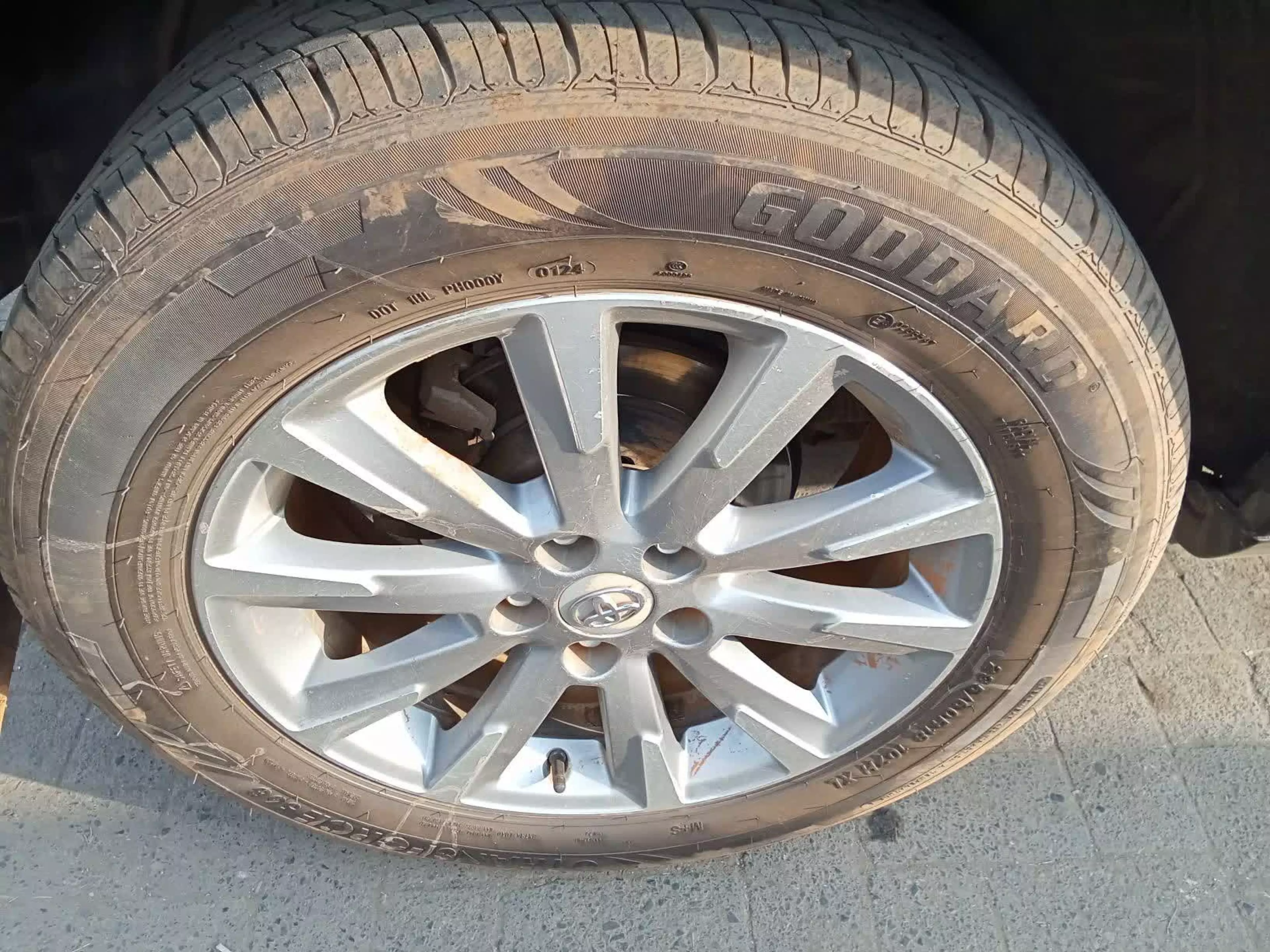 Toyota Vanguard    - 2012
