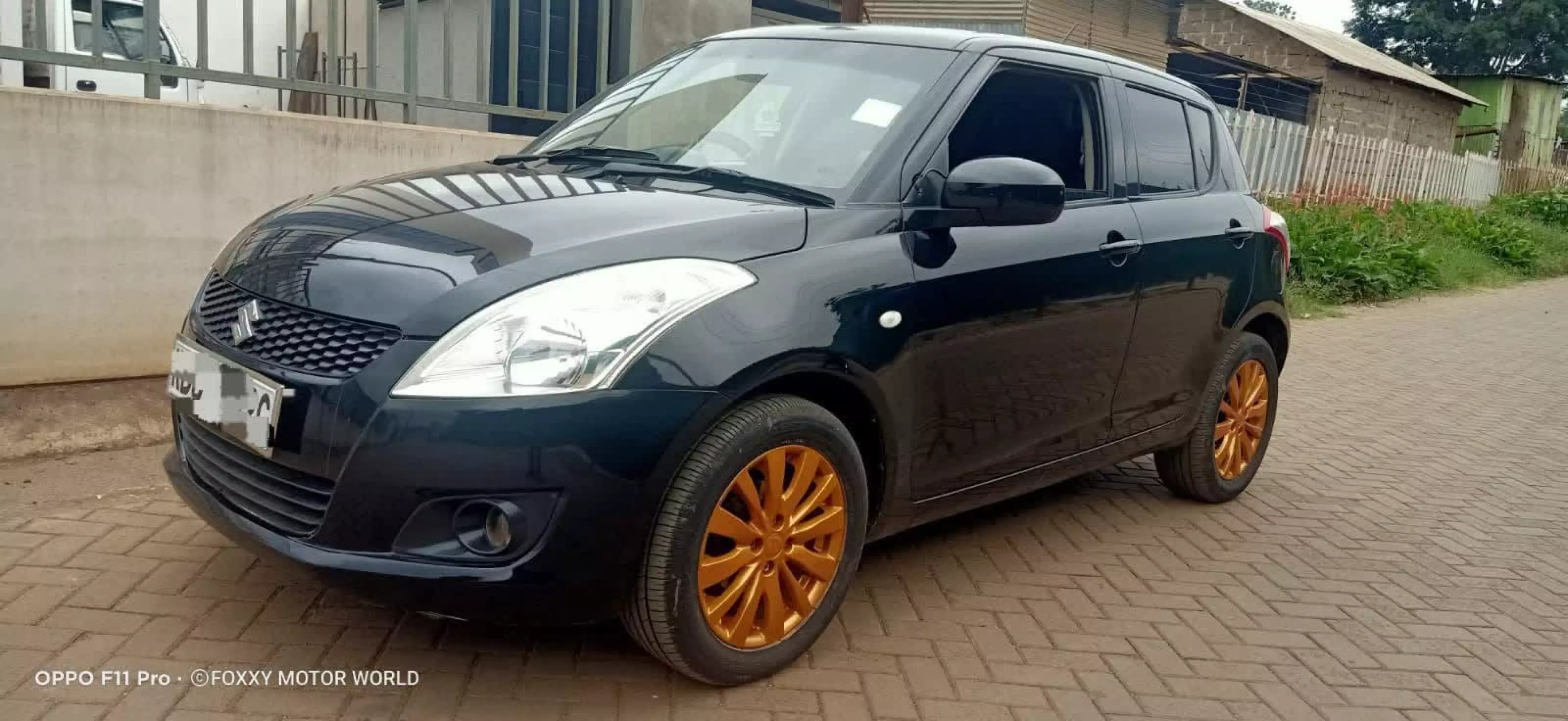 SUZUKI Swift GLX - 2013