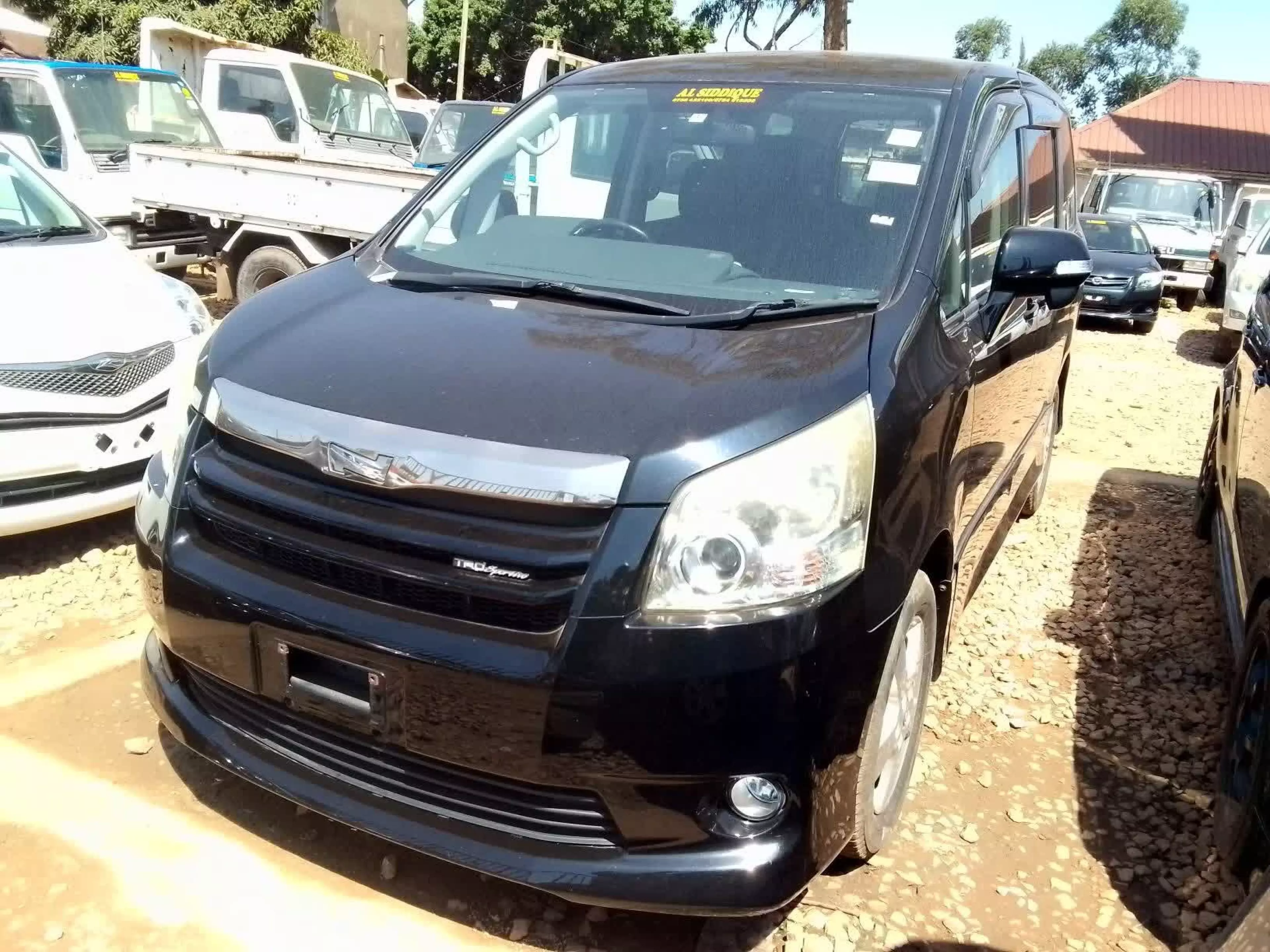 Toyota Noah - 2010