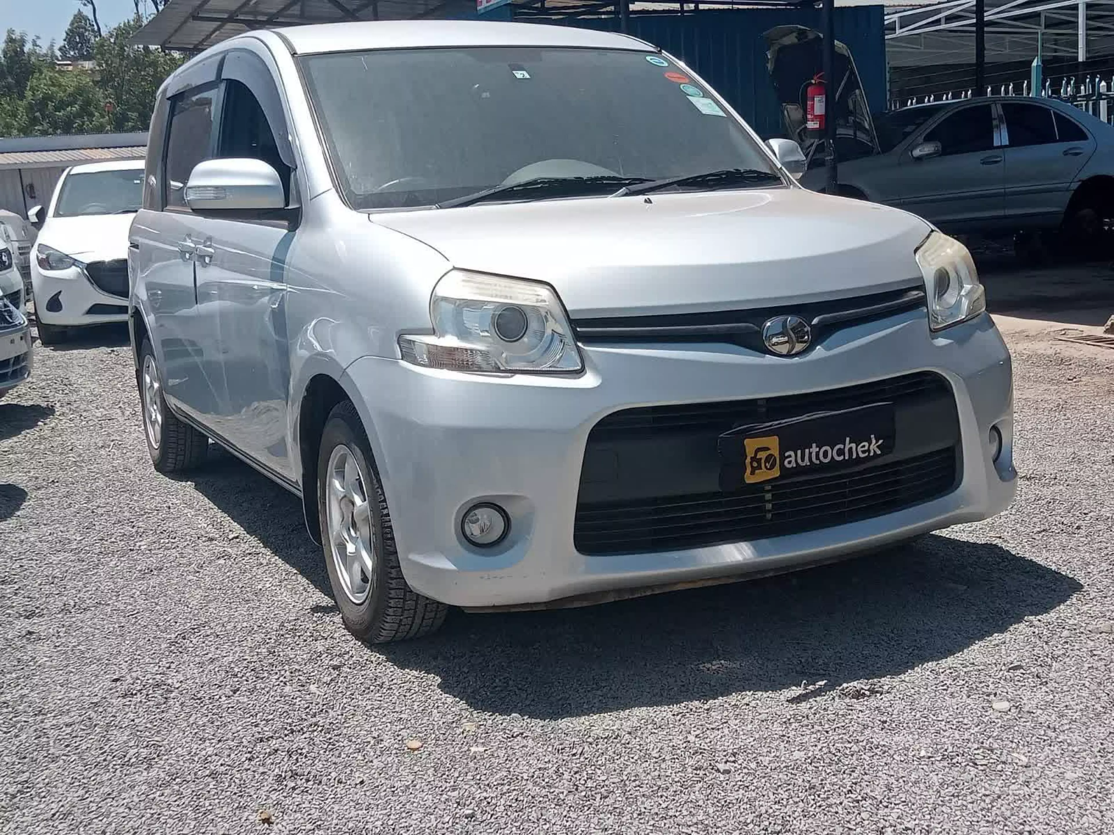 Toyota Sienta - 2015